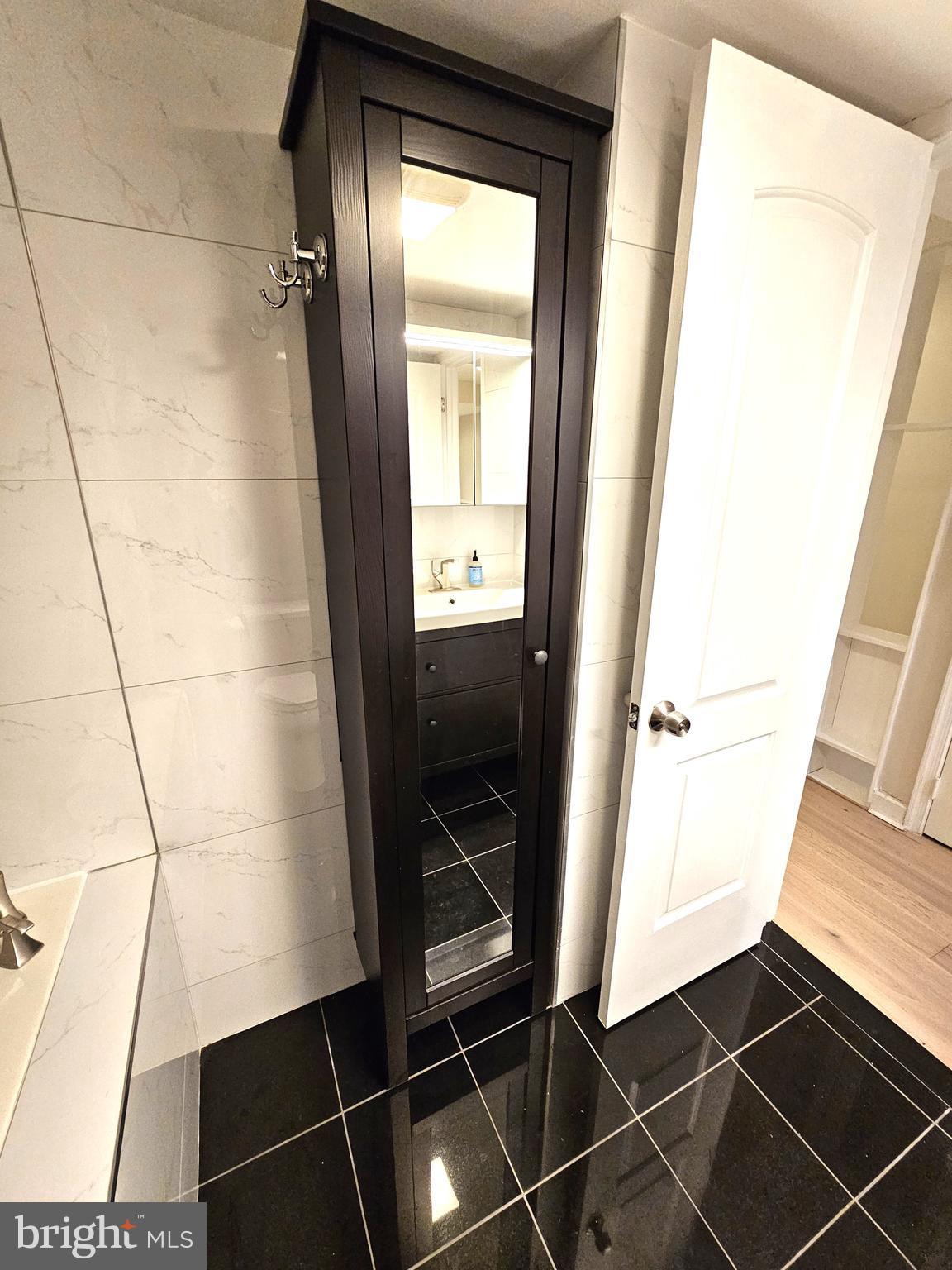 MONTGOMERY CHASE CODM - Residential Lease