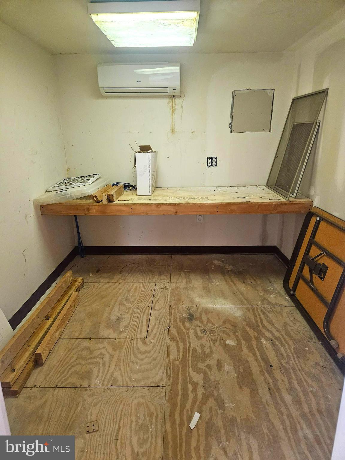 LAFAYETTE HILL - Residential Lease