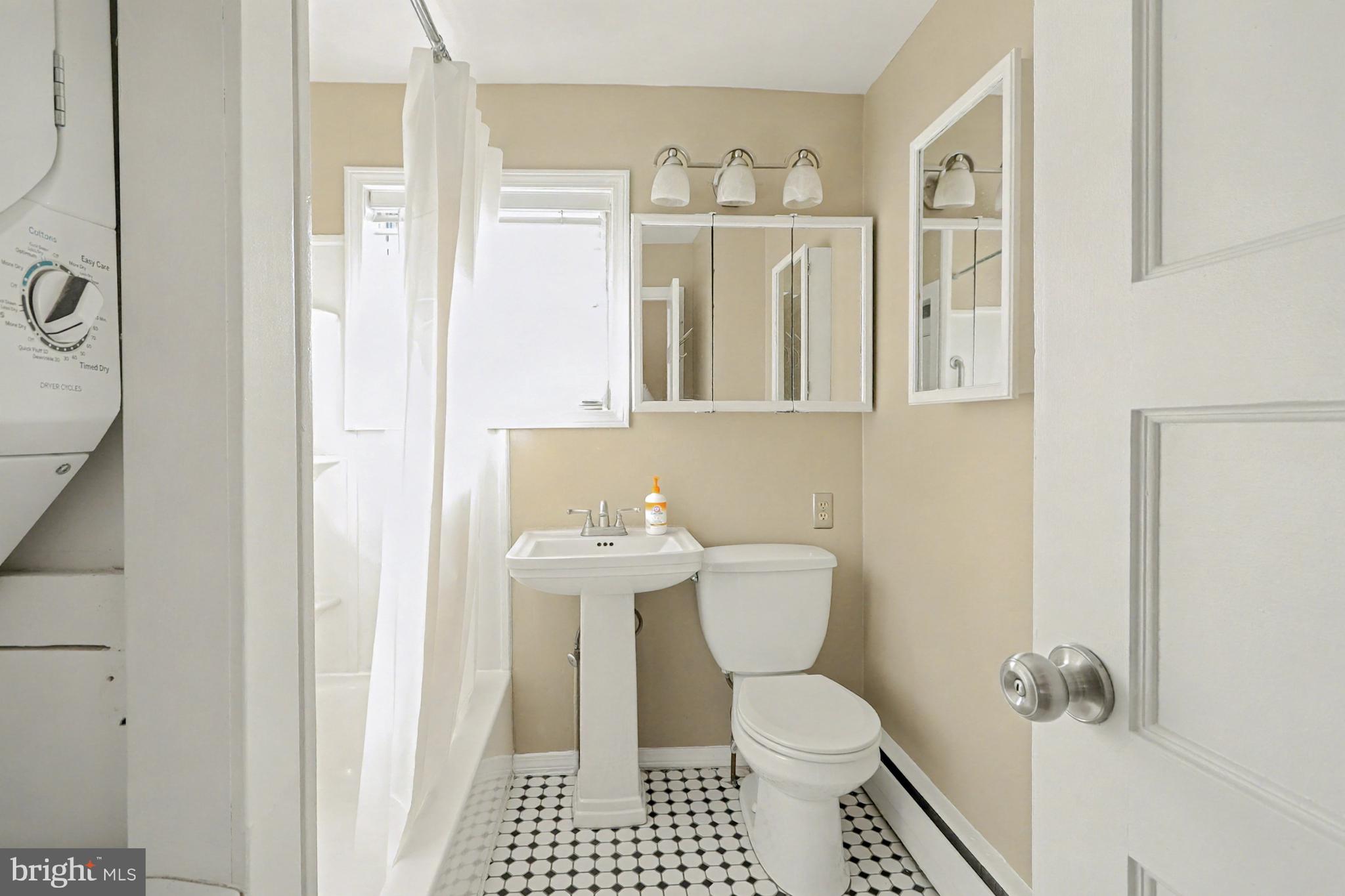 DUNDALK MANOR - Residential