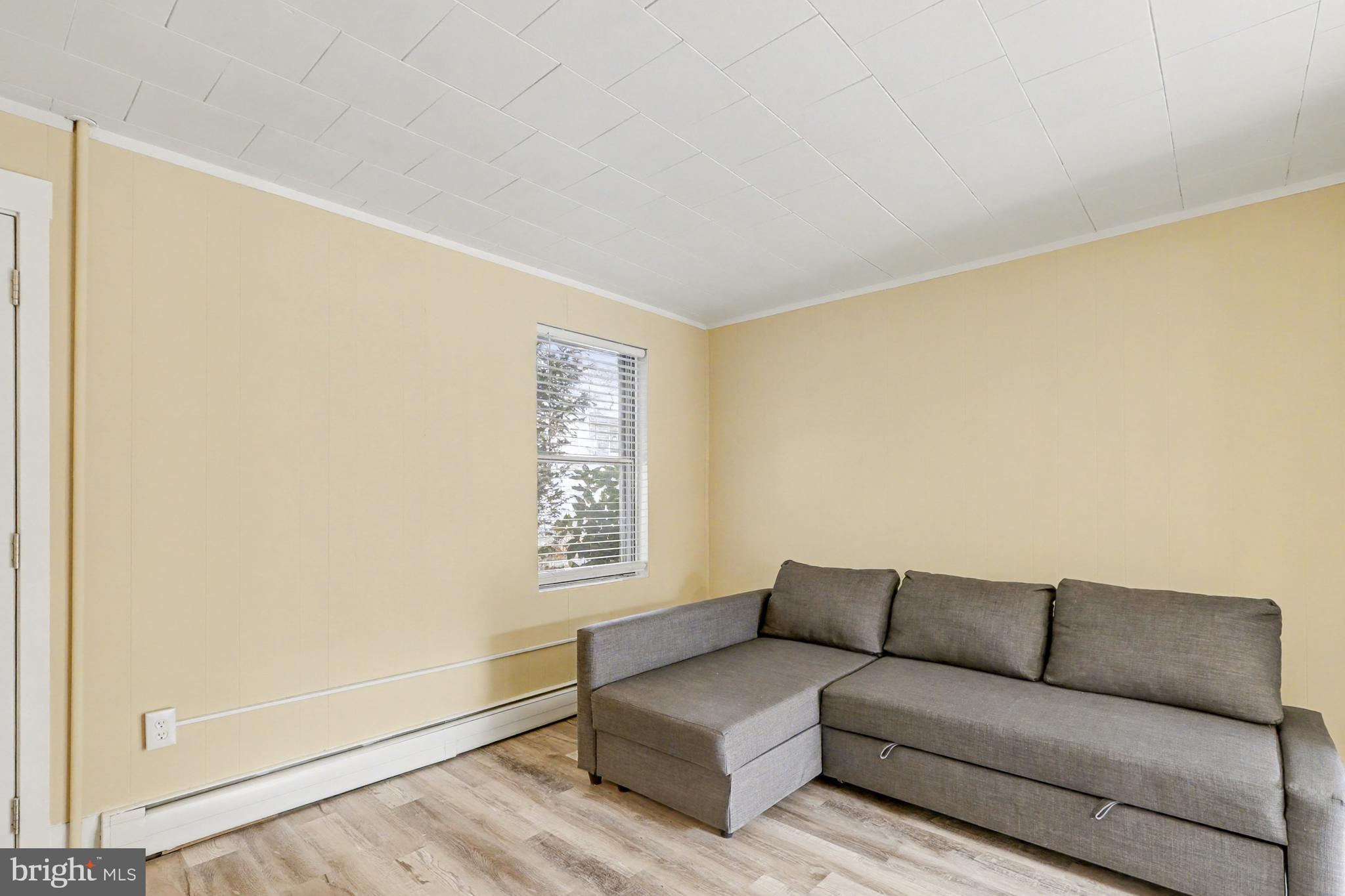 DUNDALK MANOR - Residential