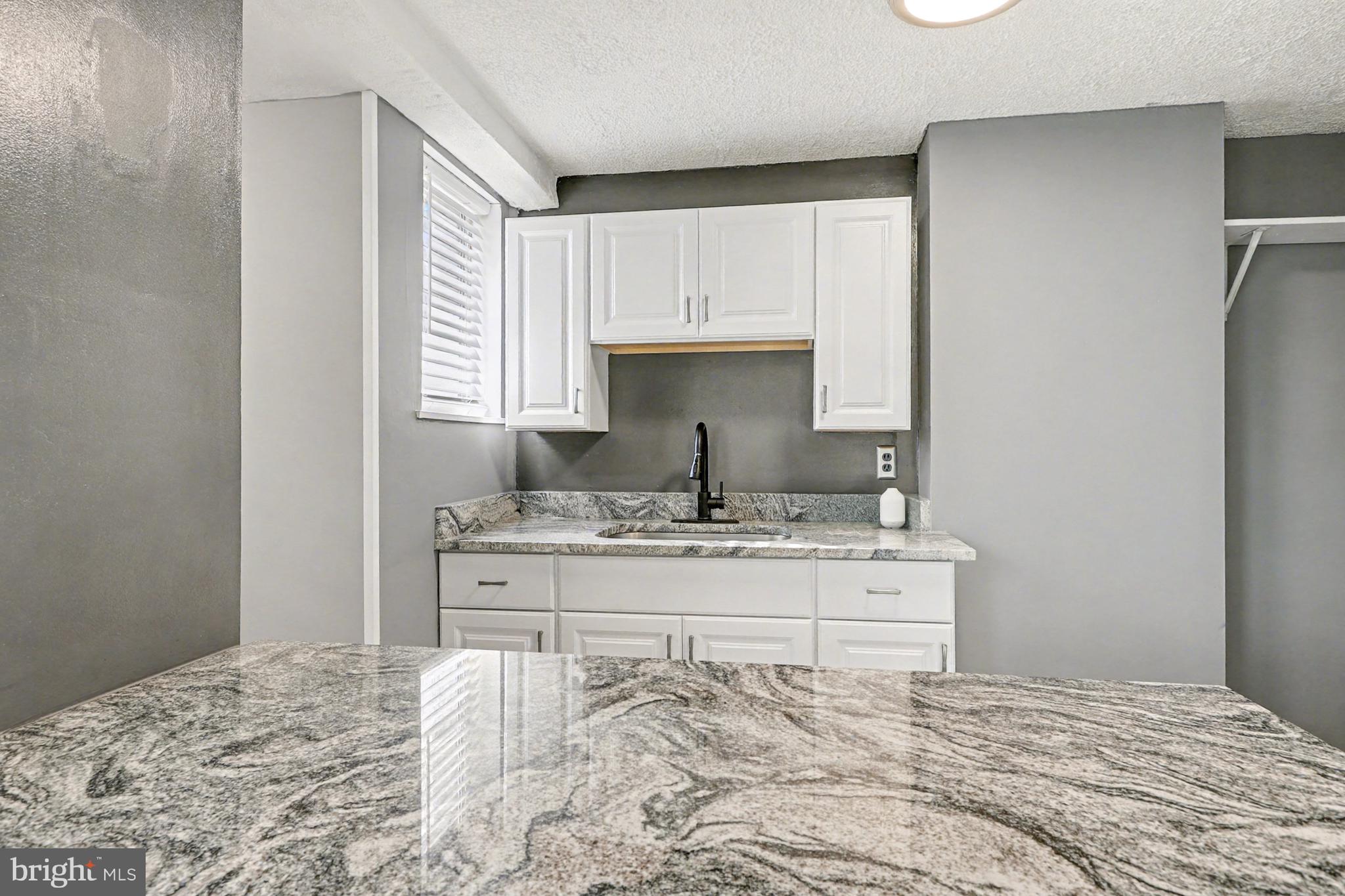 DUNDALK MANOR - Residential