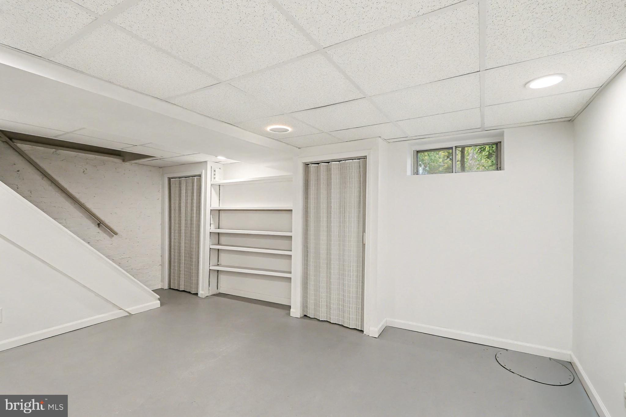 DUNDALK MANOR - Residential