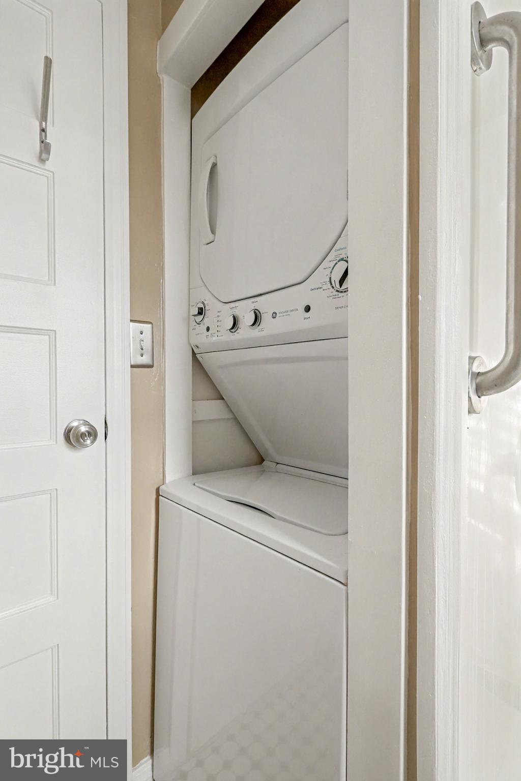 DUNDALK MANOR - Residential