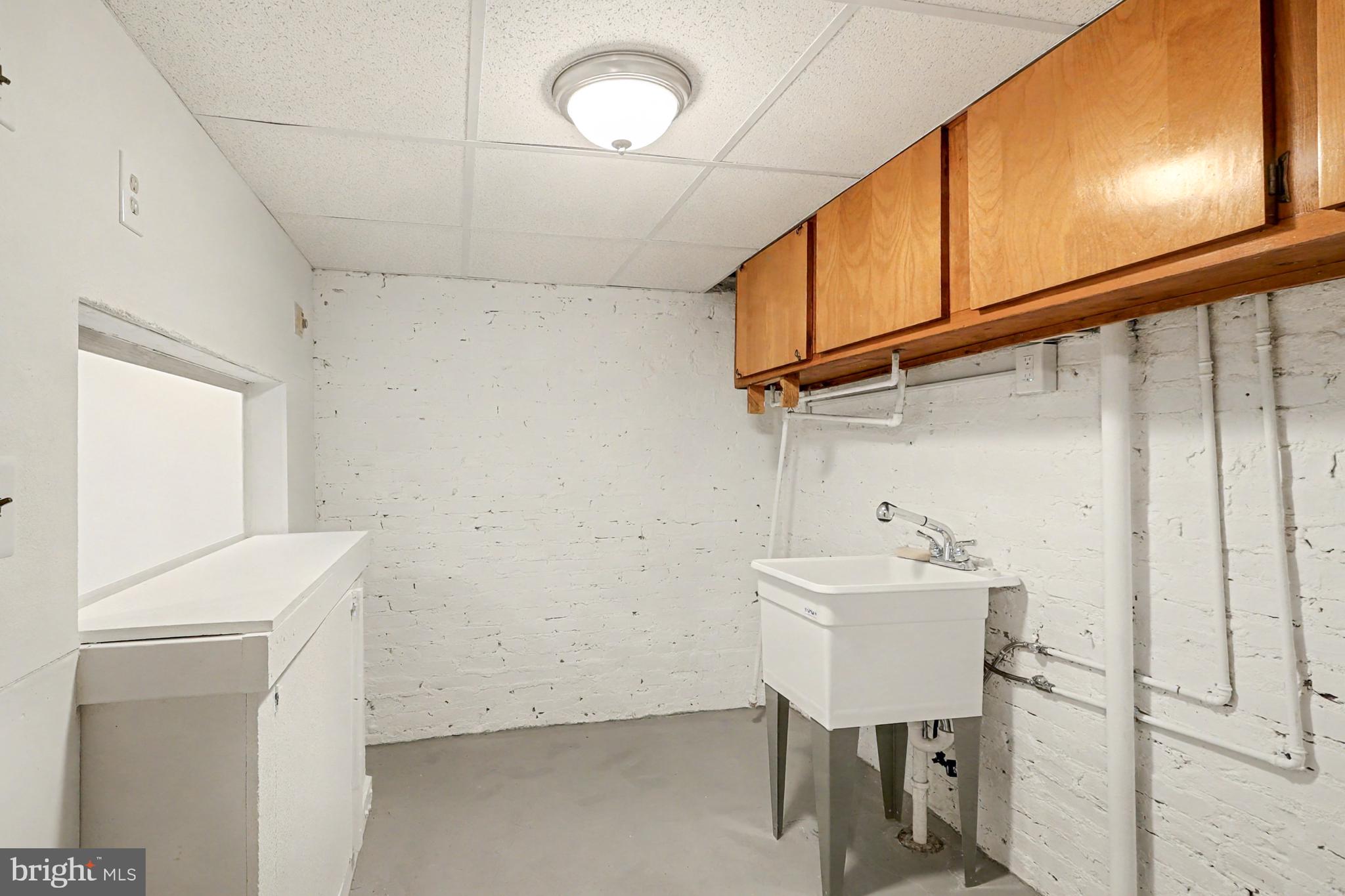 DUNDALK MANOR - Residential