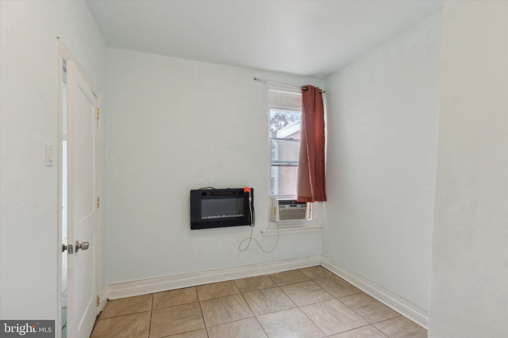 PHILADELPHIA (NORTHWEST) - Residential Lease