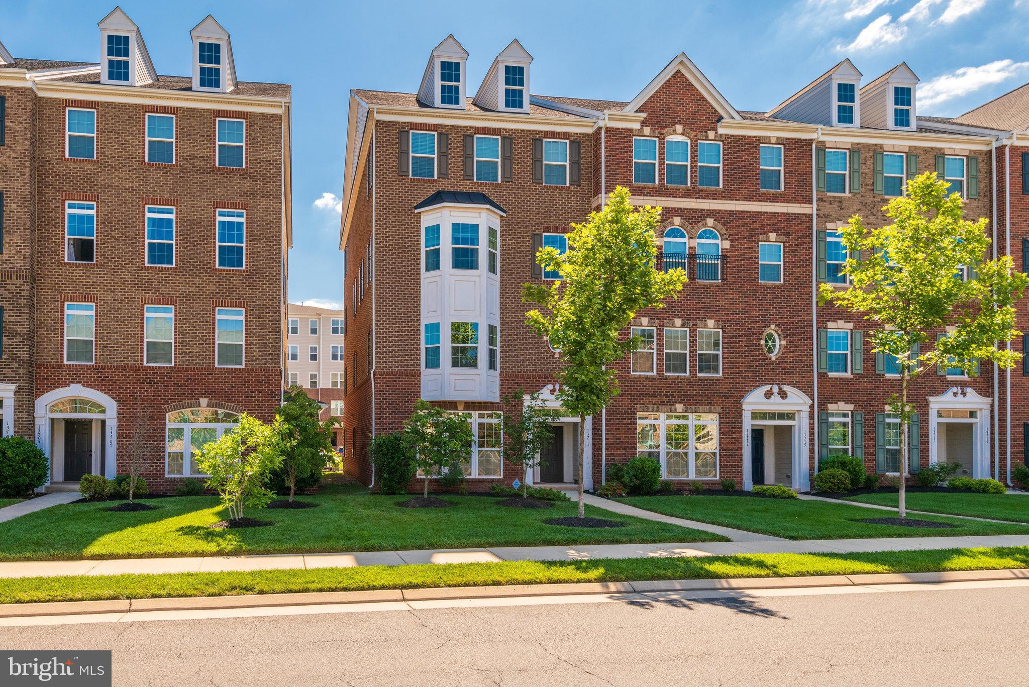 DISCOVERY SQUARE - Residential Lease