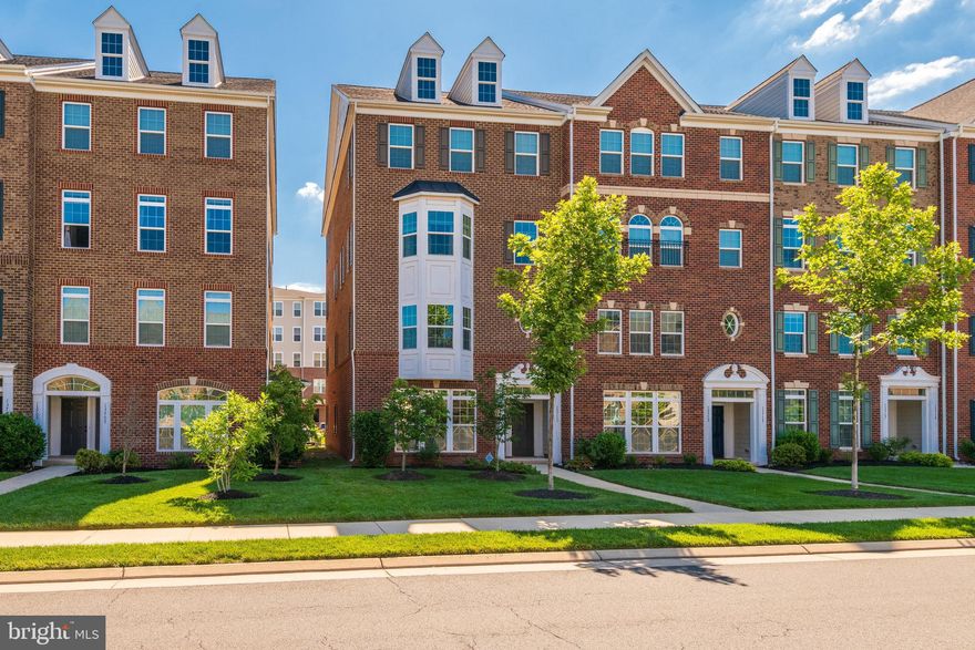 Move-in available April 16. No pets. Credit scores over 650.  Annual income : $105.000+.  This two-level townhouse-style end unit condo in Discovery Square has over 1500 Sq ft of living space, a 1-car garage with EV charger and builder upgrades galore including hardwood floors throughout .   The great room layout remains open to the kitchen for easy entertaining. The kitchen boasts upgraded granite countertops, stainless steel appliances, recessed lightings, hardwood floors and a breakfast bar for quick meals.  Moving to the upper level you will find three bedrooms  including the primary bedroom with walk-in closet and private bathroom with oversized walk-in shower and granite double vanity. Two additional nice-sized bedrooms, a full hallway bath with granite vanity & bath tub and the laundry room finish out this level. Westfield HS district.  Close proximity to Dulles Airport, Rt 28, Rt 50, Fairfax County Parkway and Dulles Toll Road.