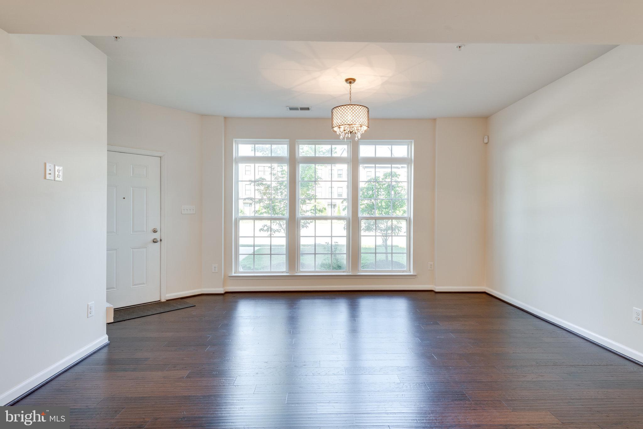 DISCOVERY SQUARE - Residential Lease