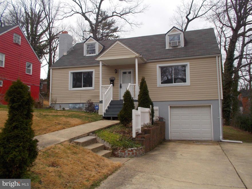 This home is ready for the new owner, property features Granite Counter Tops, Stainless Steel Appliances, Crown Molding, Hardwood Floors and close to everything in Oxon Hill. Within minutes to New MGM Hotel & Casino, National Harbor and Outlets,come see it today