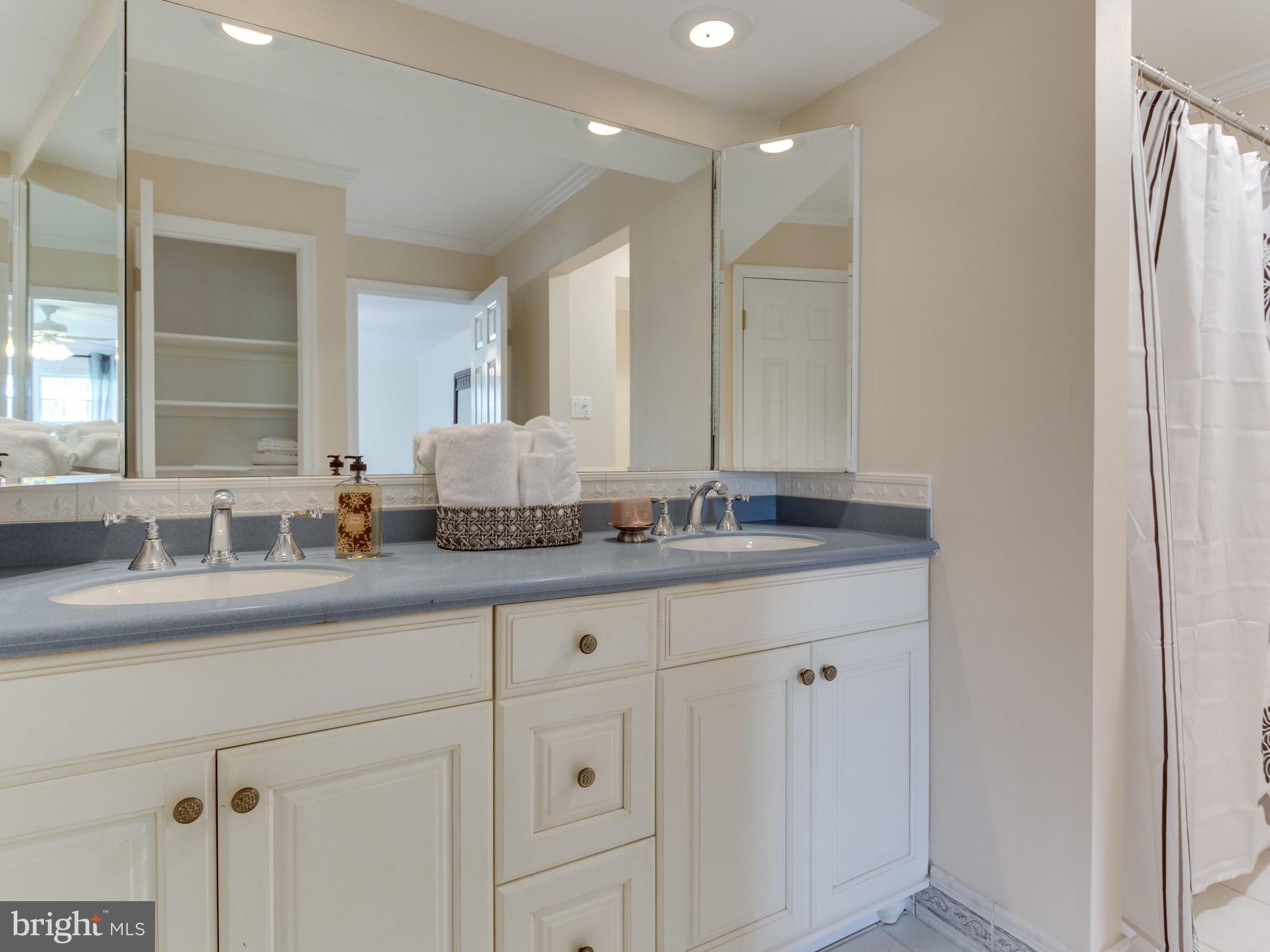 LANGLEY OAKS - Residential Lease