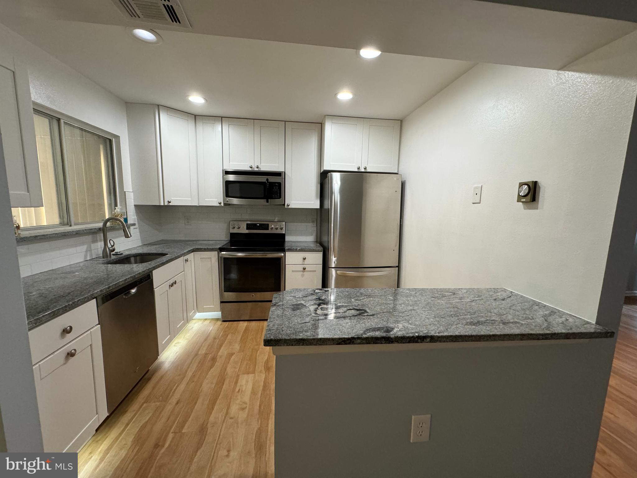 ROSSMOOR MUTUAL #16 - Residential