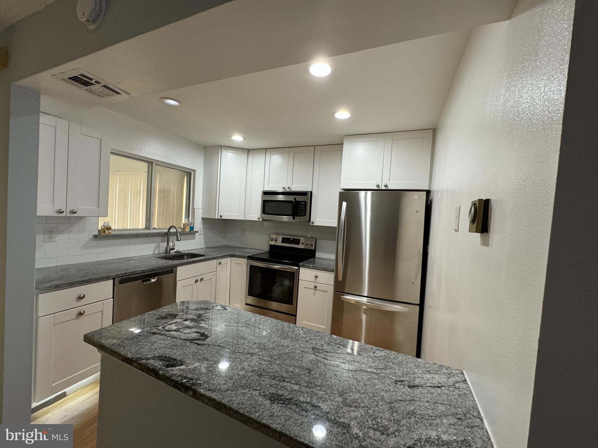 ROSSMOOR MUTUAL #16 - Residential