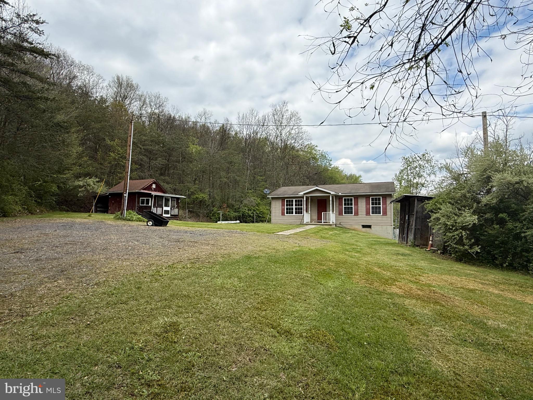 21938 HOLLOW ROAD