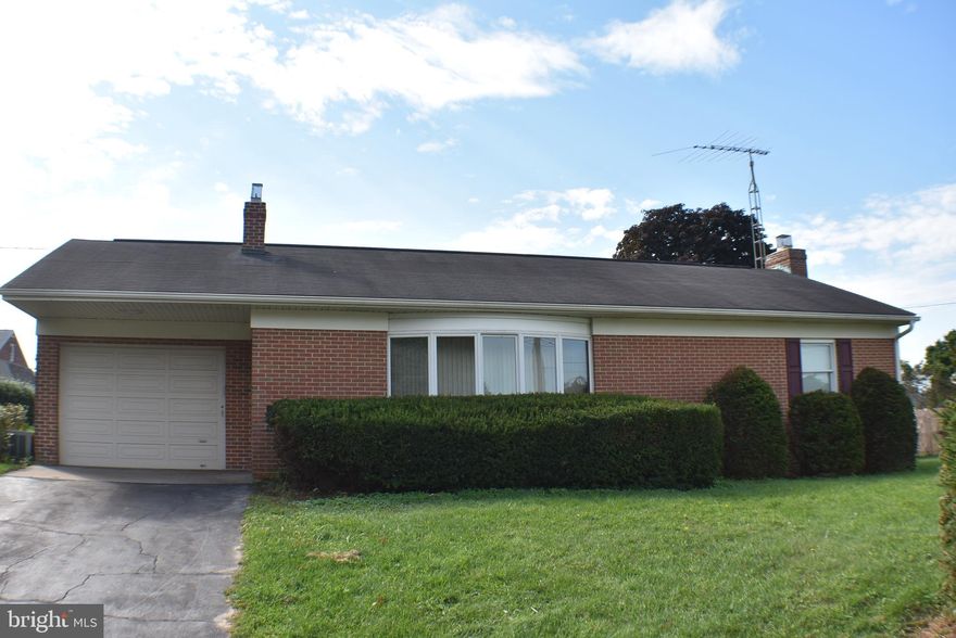 Two bedroom, two bathroom house.
Note: Applicant must fill out an application and be approved by Southern Management Rentals, LLC PRIOR to viewing the property. The online application can be found on our website. You can apply for this property under the property description.