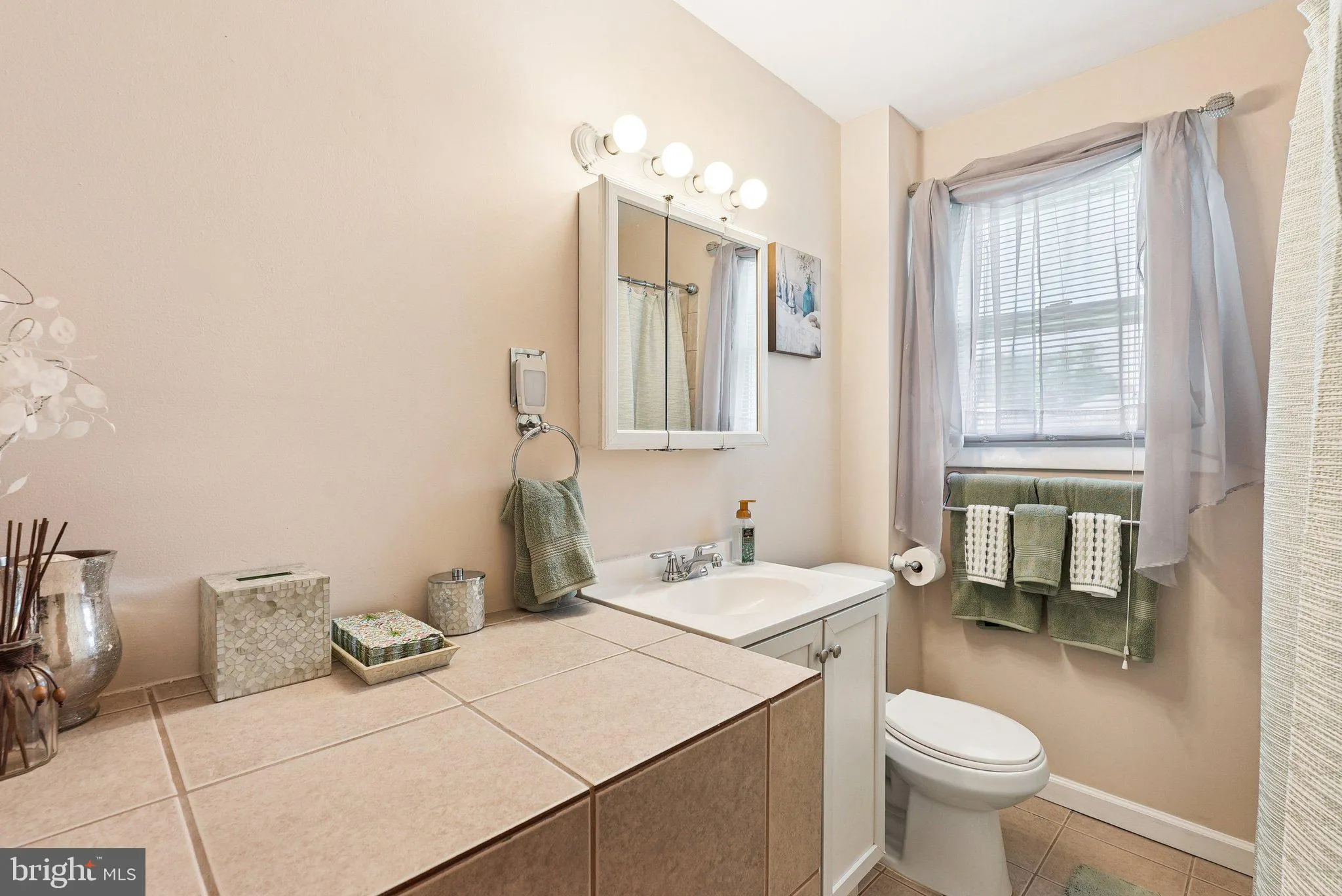 Wenonah, New Jersey 08090, United States, 3 Bedrooms Bedrooms, ,2 BathroomsBathrooms,Residential,Active,150208