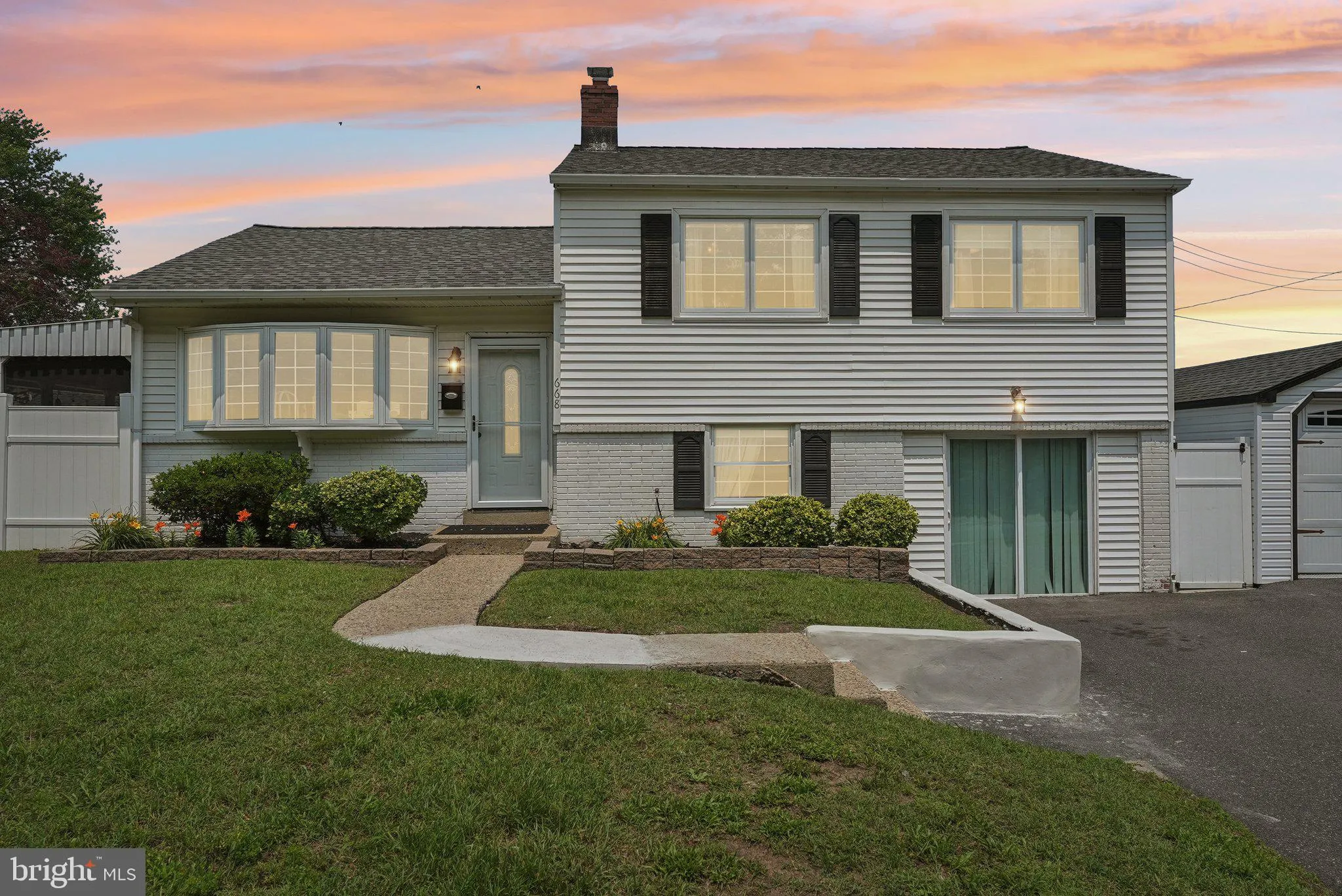 Wenonah, New Jersey 08090, United States, 3 Bedrooms Bedrooms, ,2 BathroomsBathrooms,Residential,Active,150208