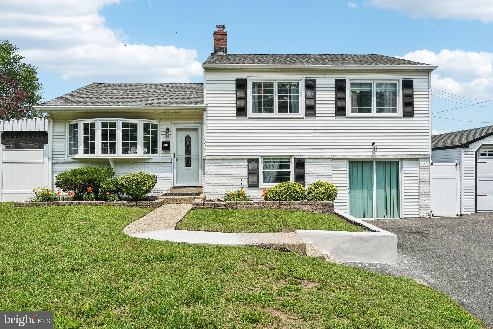 Wenonah, New Jersey 08090, United States, 3 Bedrooms Bedrooms, ,2 BathroomsBathrooms,Residential,Active,150208