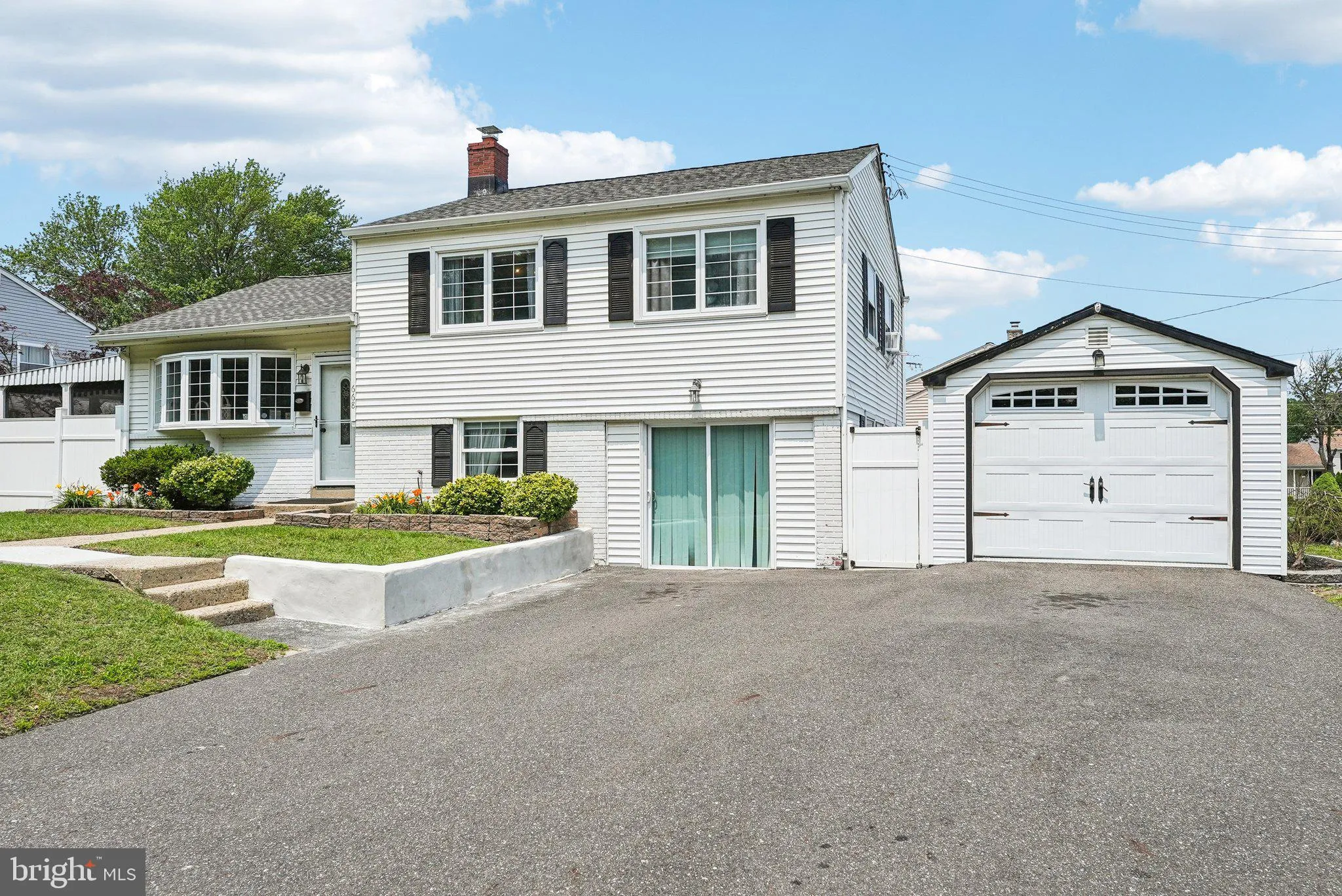 Wenonah, New Jersey 08090, United States, 3 Bedrooms Bedrooms, ,2 BathroomsBathrooms,Residential,Active,150208