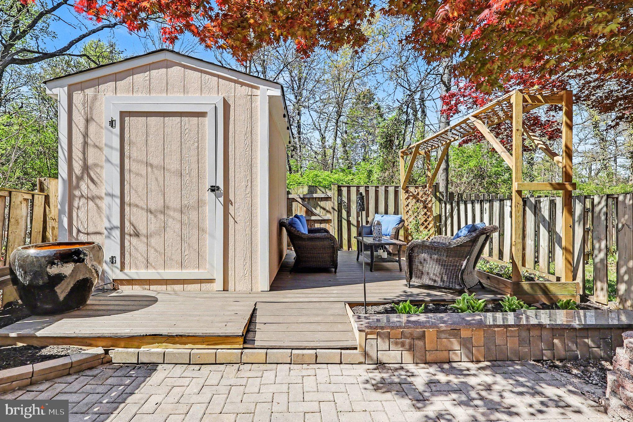 LONDON TOWNE - Residential