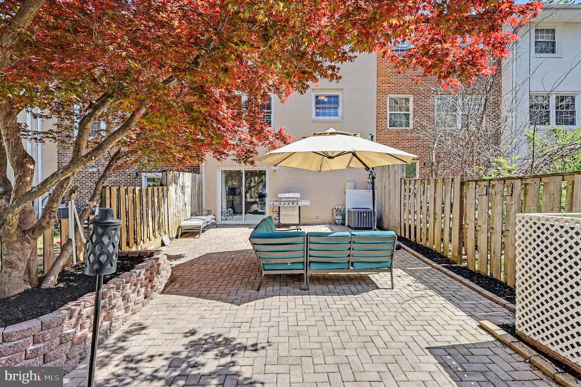 LONDON TOWNE - Residential