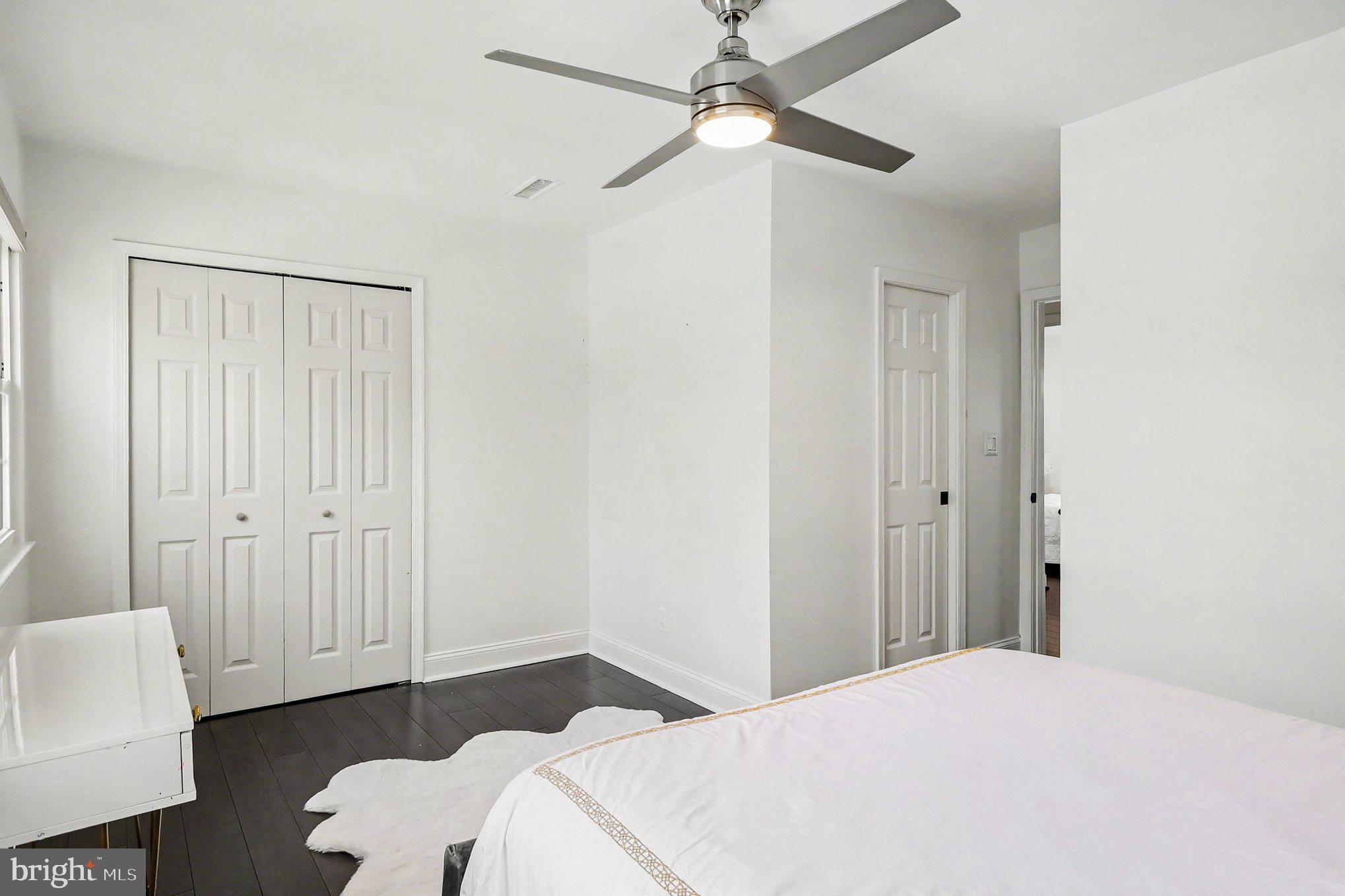 LONDON TOWNE - Residential