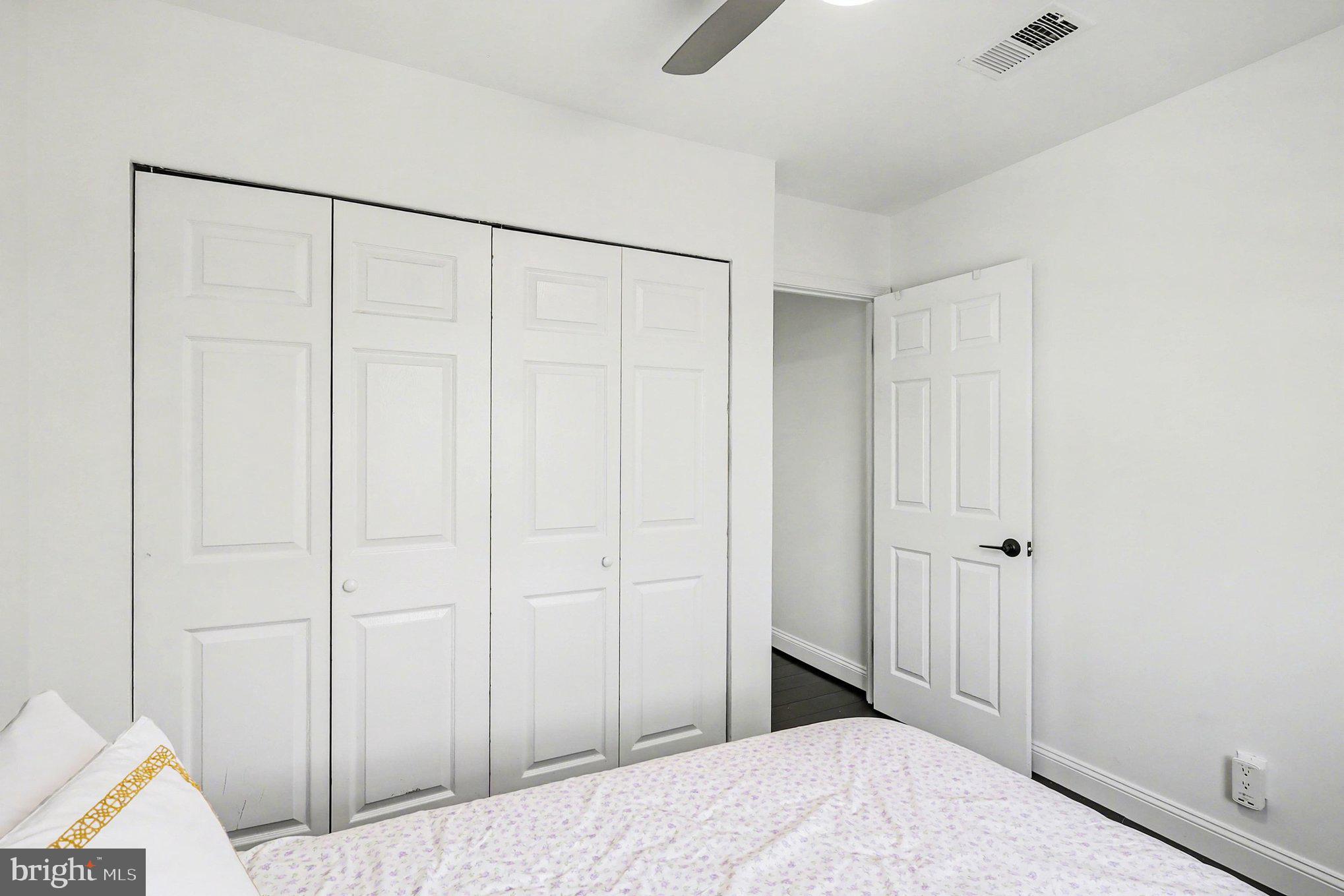 LONDON TOWNE - Residential