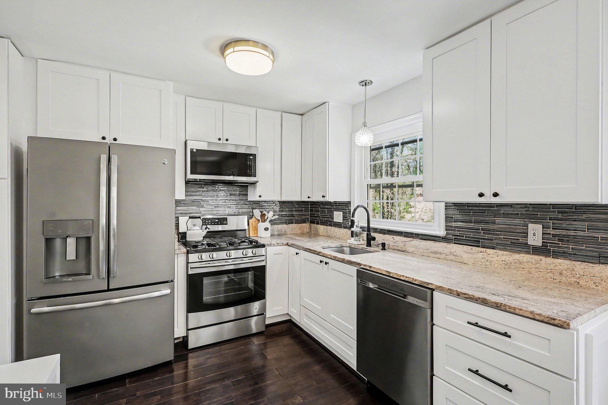 LONDON TOWNE - Residential