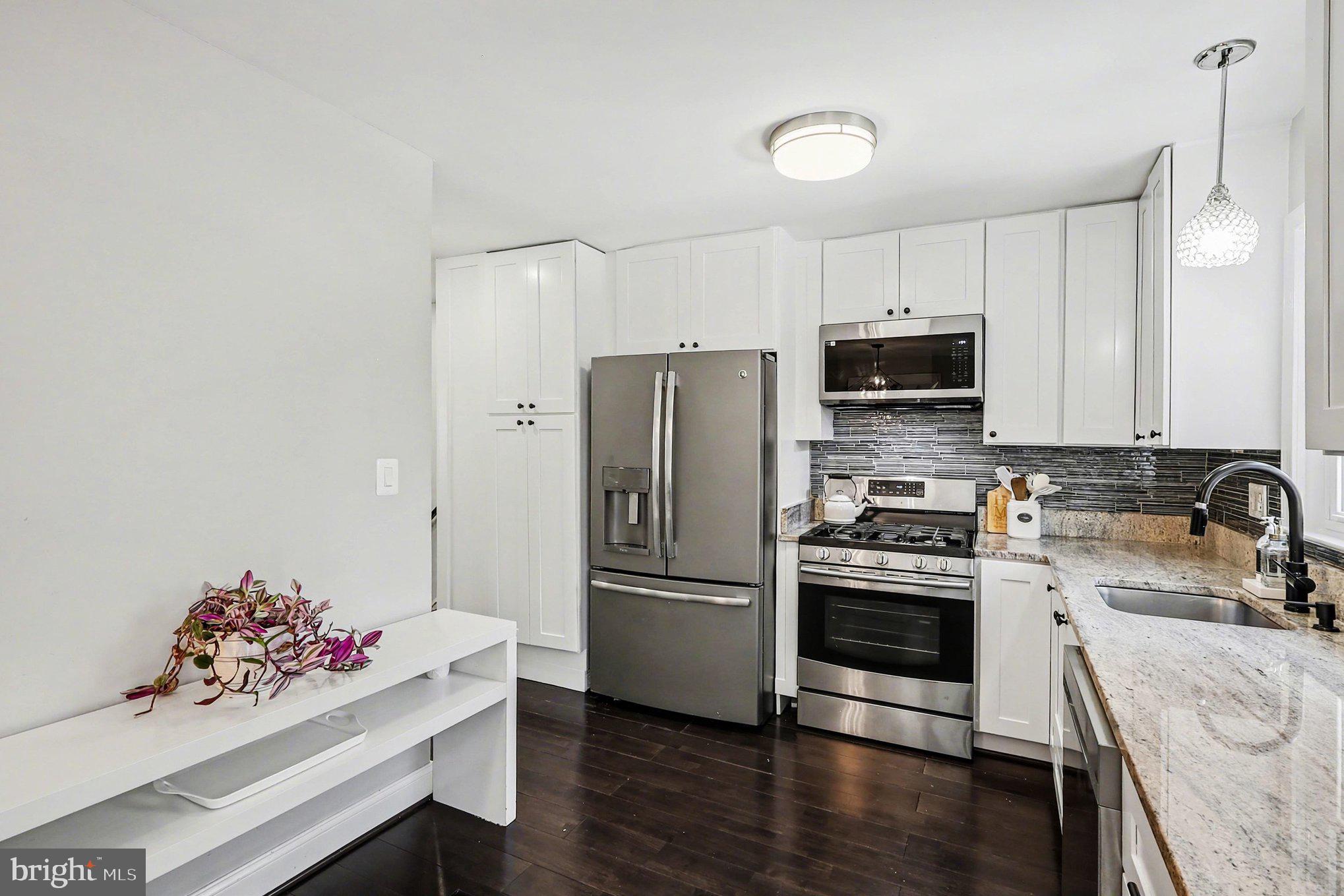 LONDON TOWNE - Residential