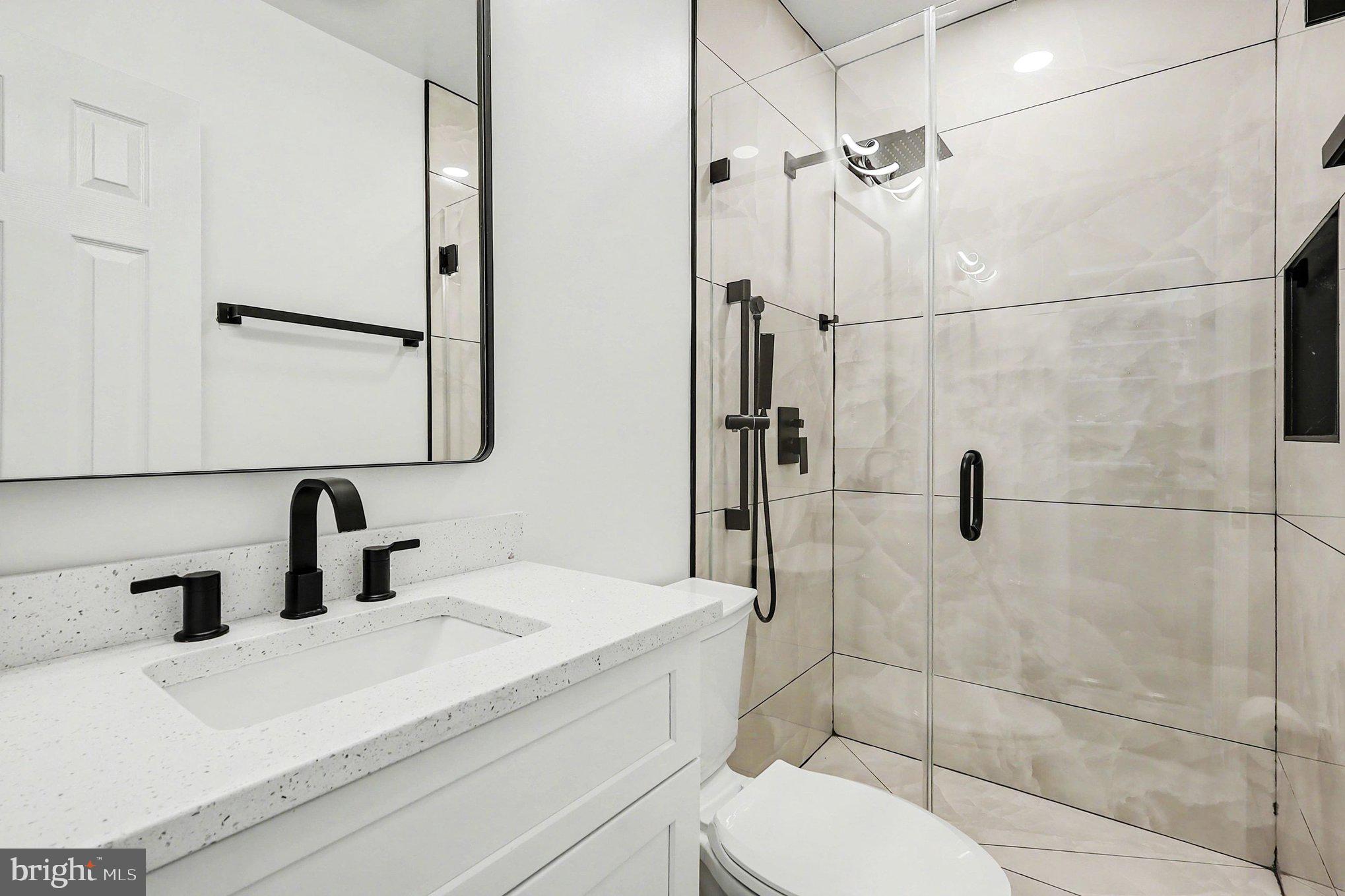 LONDON TOWNE - Residential