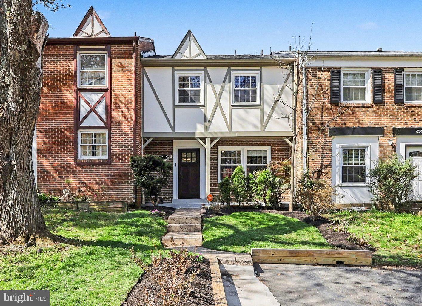 LONDON TOWNE - Residential