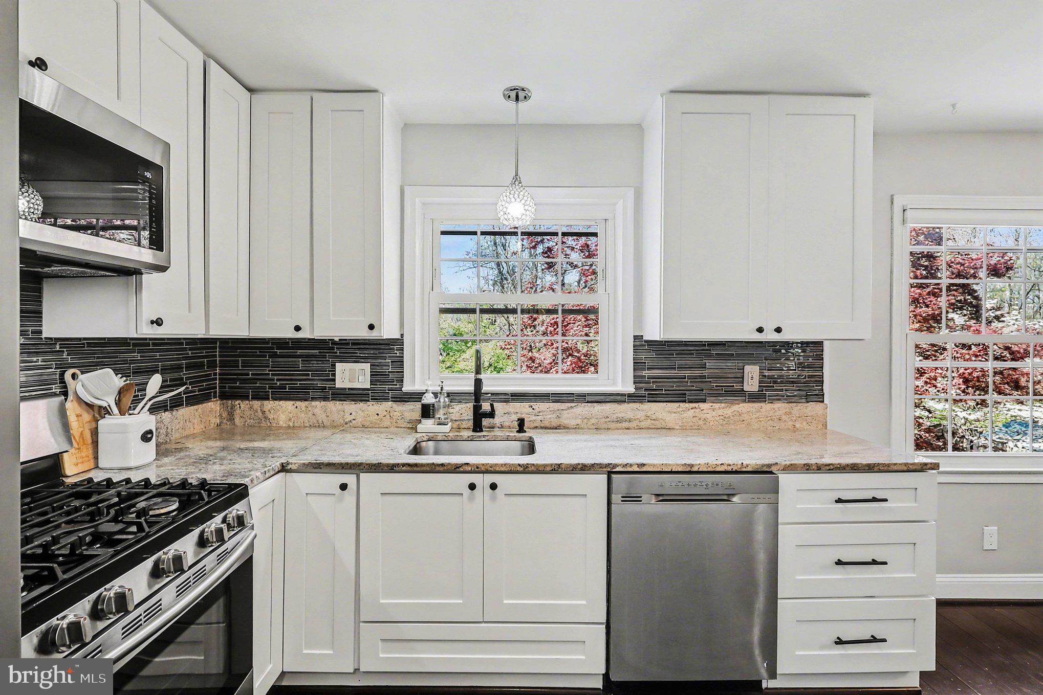 LONDON TOWNE - Residential