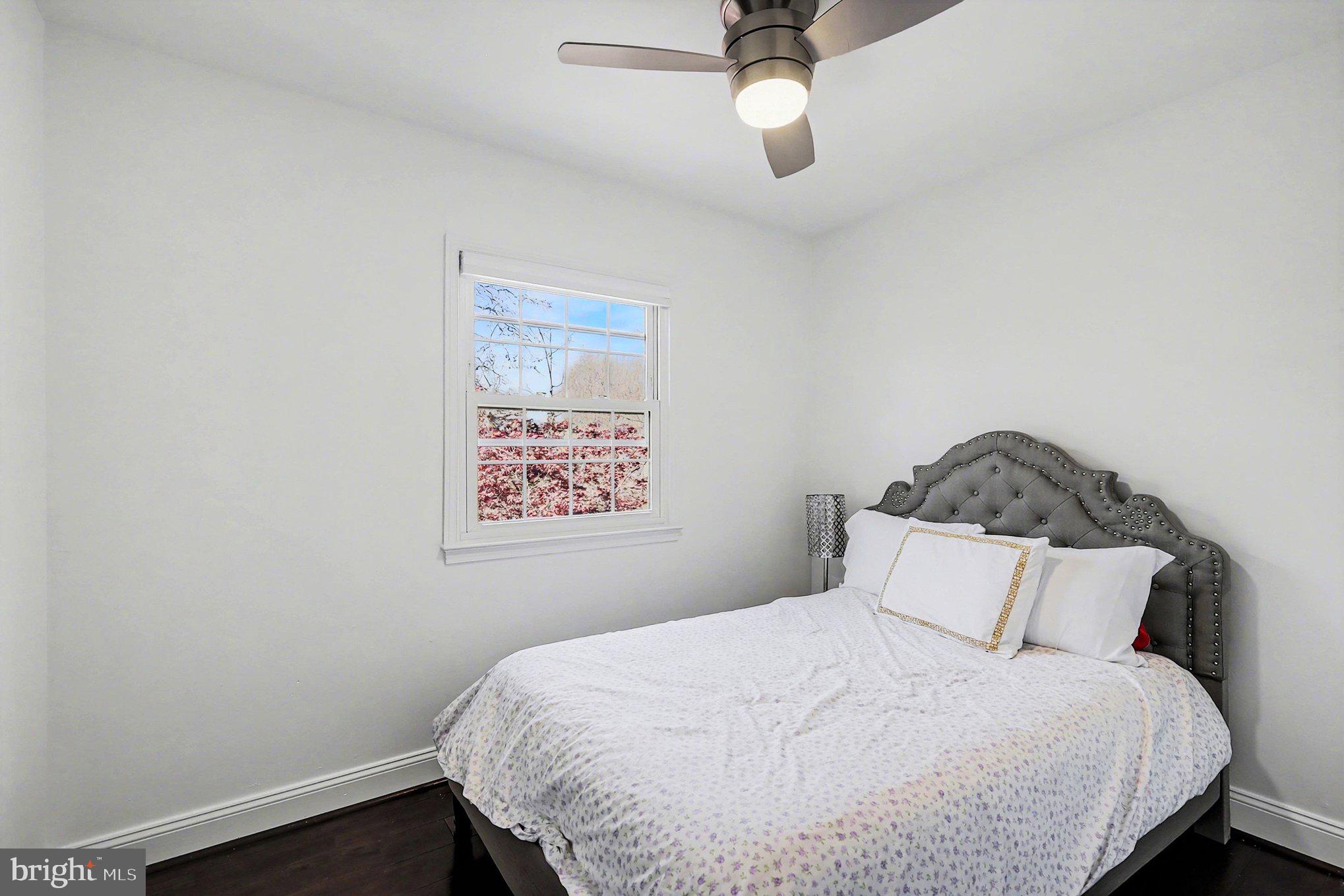 LONDON TOWNE - Residential