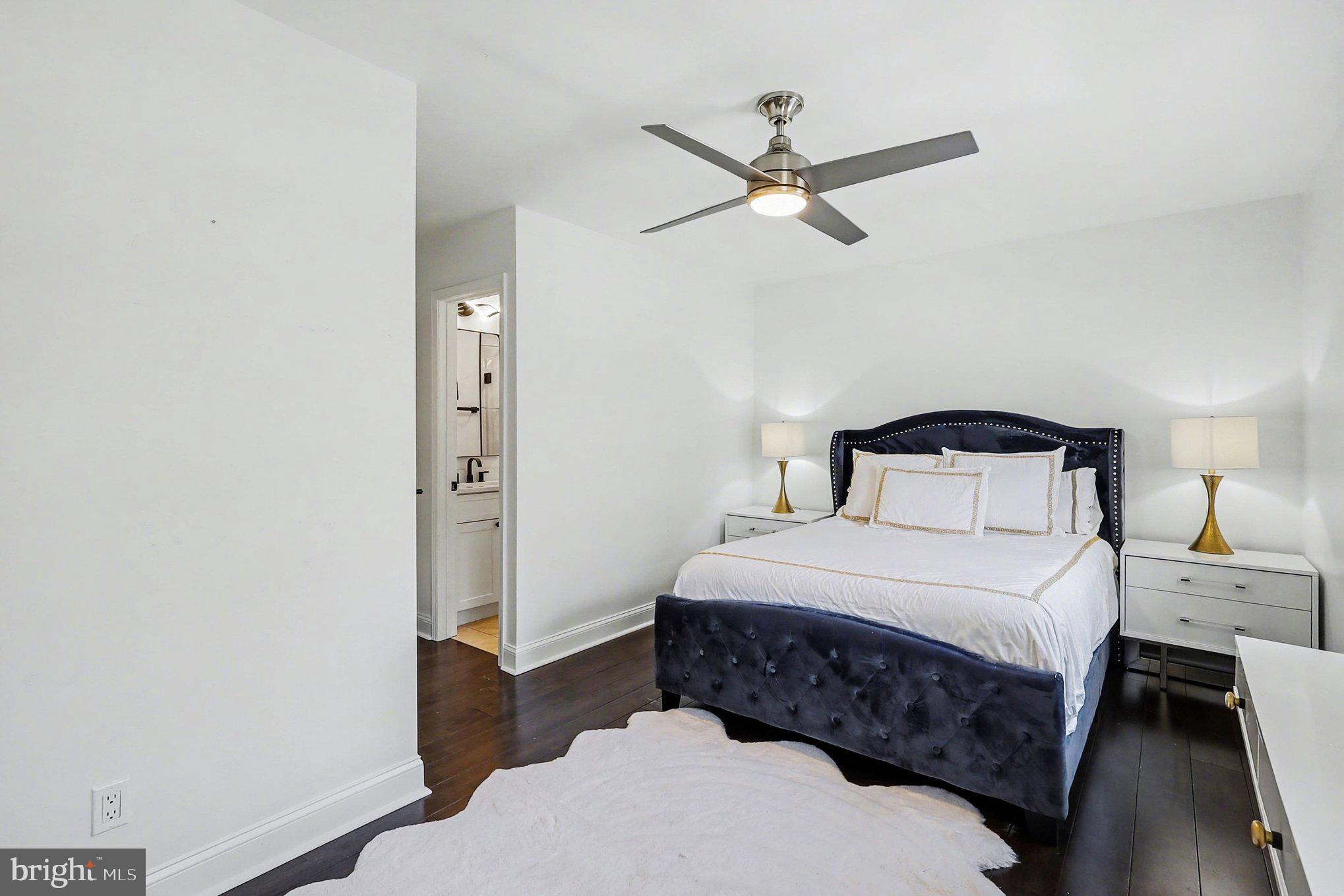 LONDON TOWNE - Residential