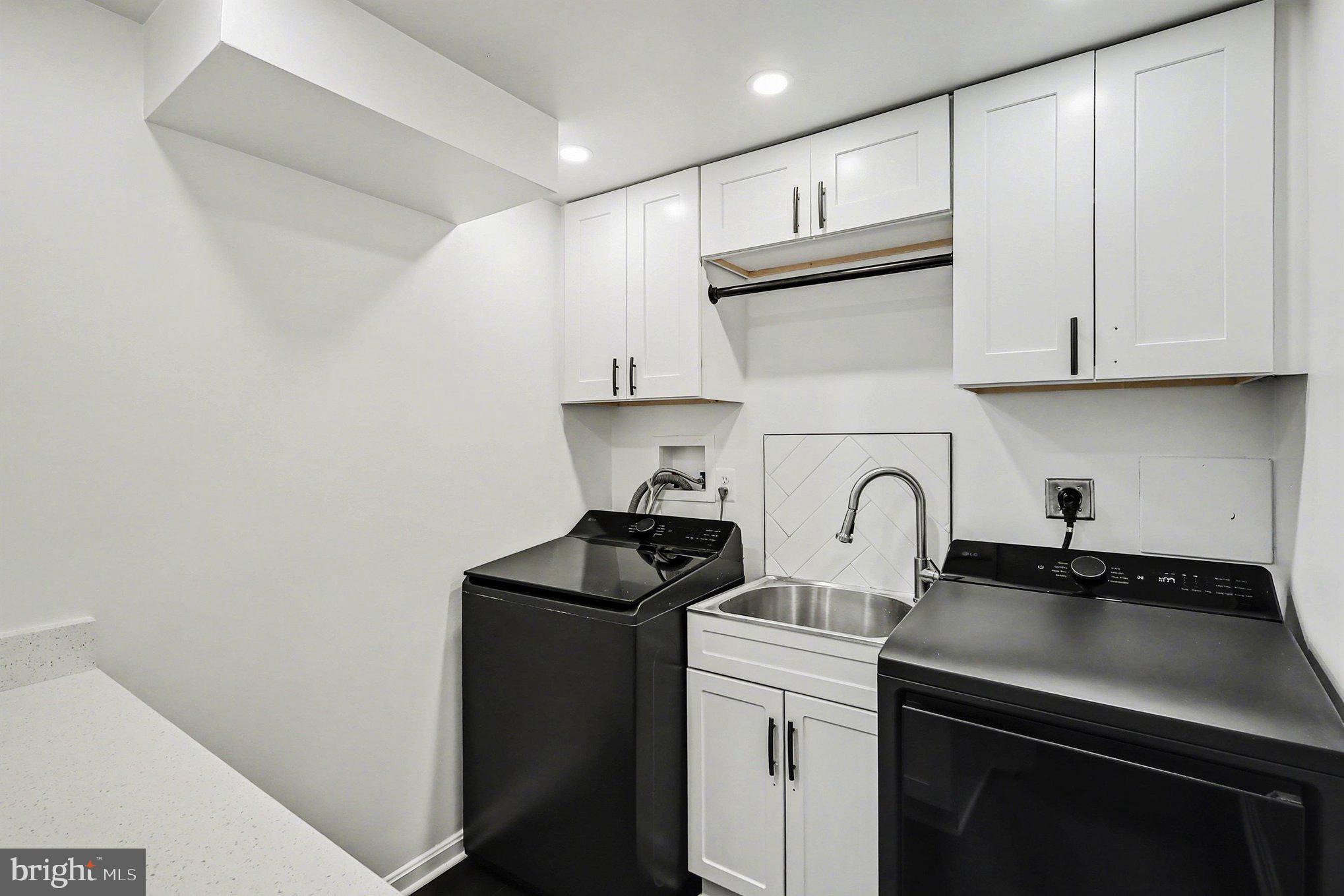 LONDON TOWNE - Residential