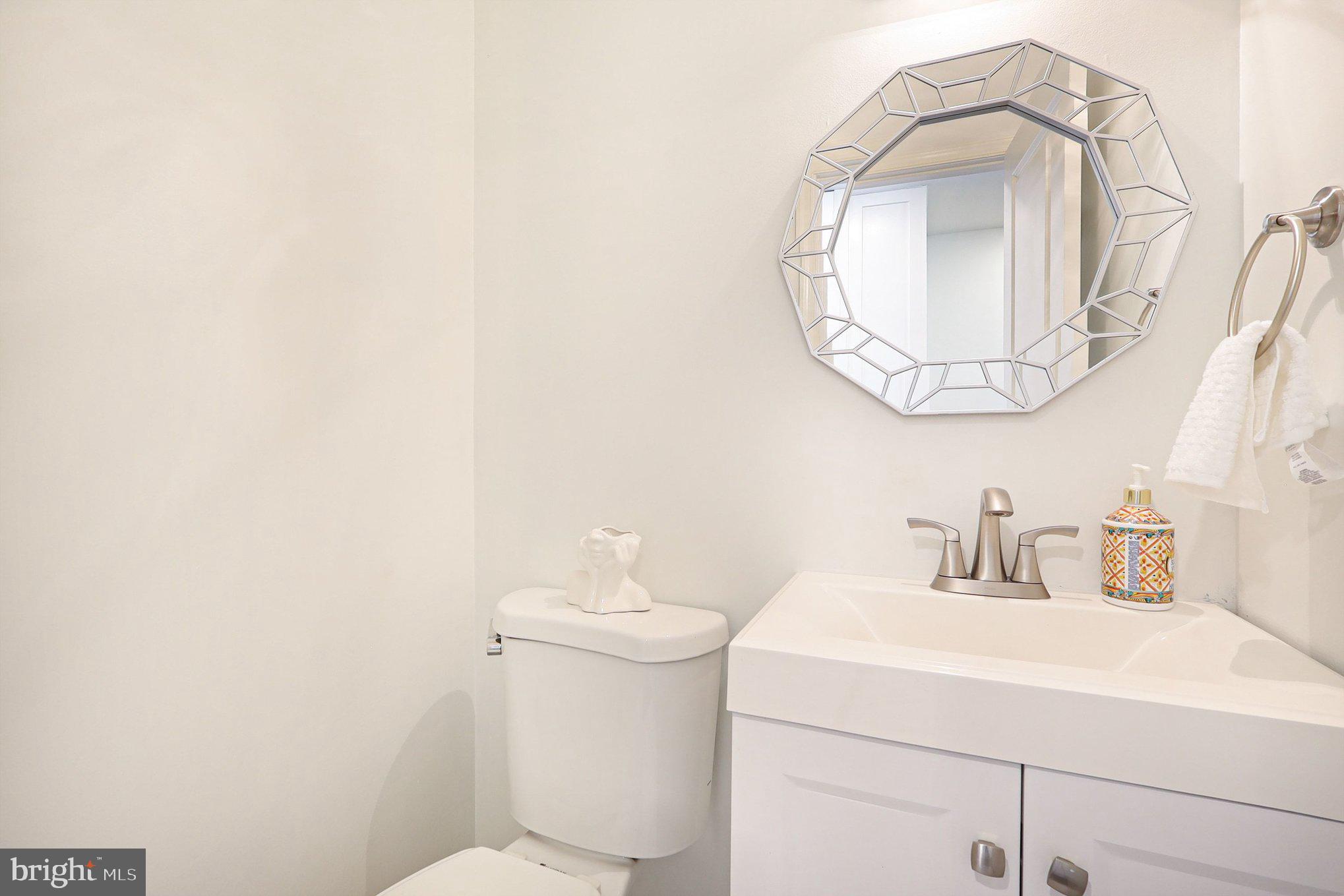 LONDON TOWNE - Residential