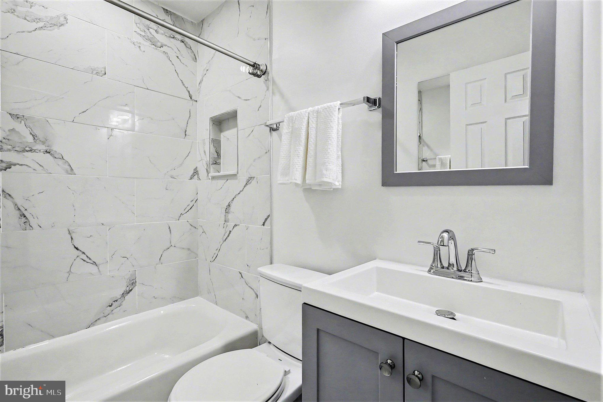 LONDON TOWNE - Residential