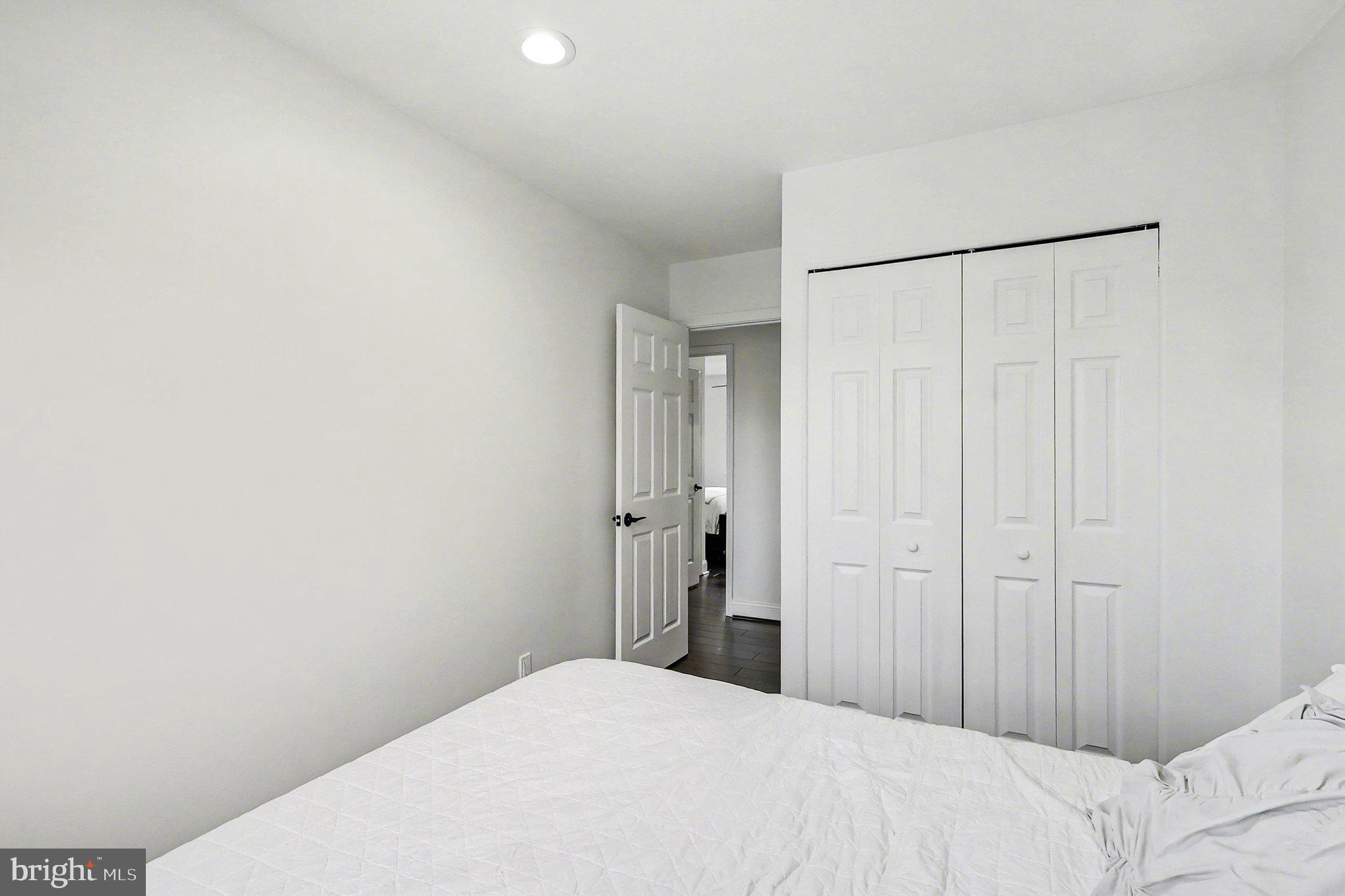 LONDON TOWNE - Residential