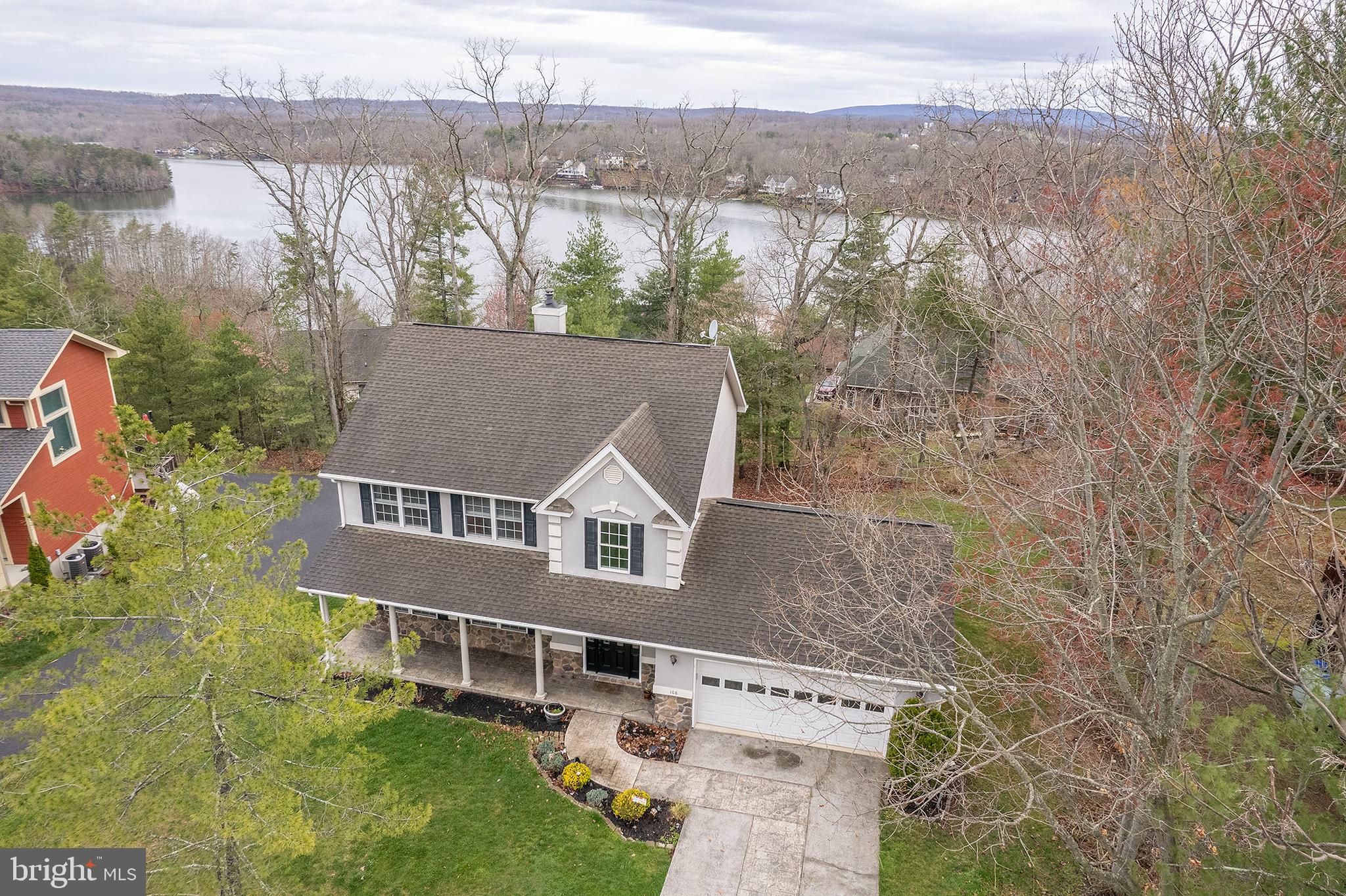 LAKE HOLIDAY ESTATES - Residential