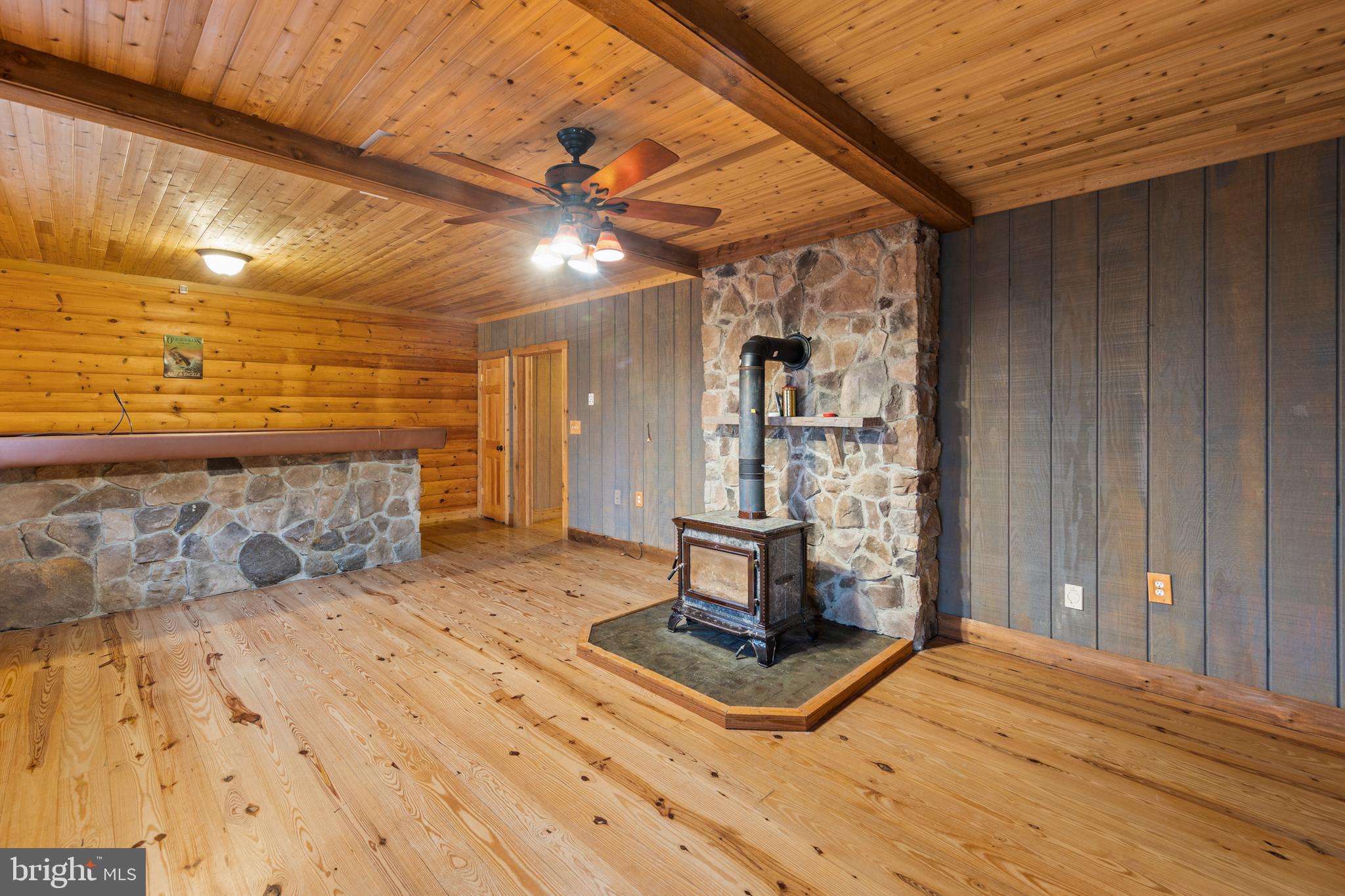 LAKE HOLIDAY ESTATES - Residential