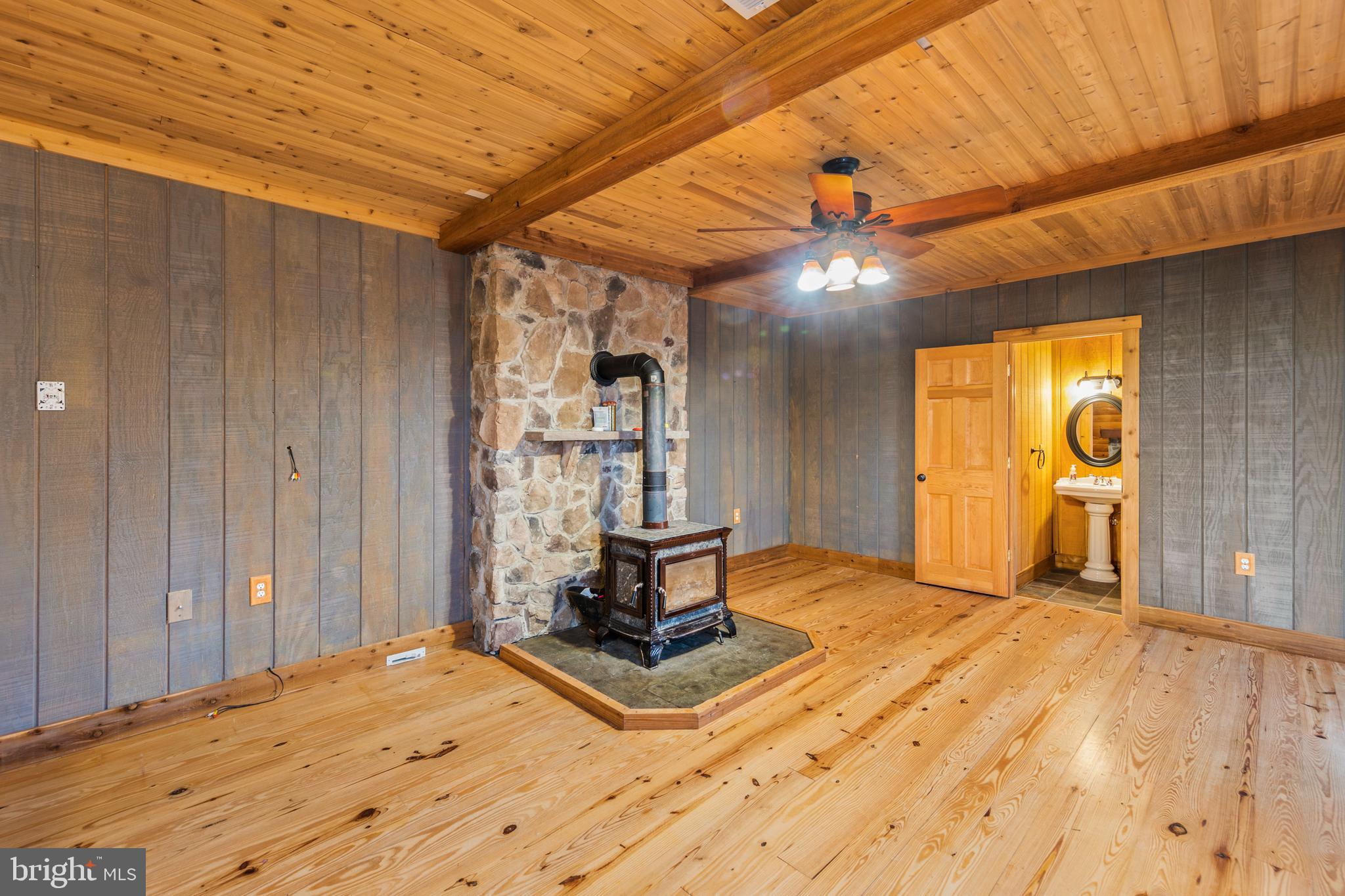 LAKE HOLIDAY ESTATES - Residential