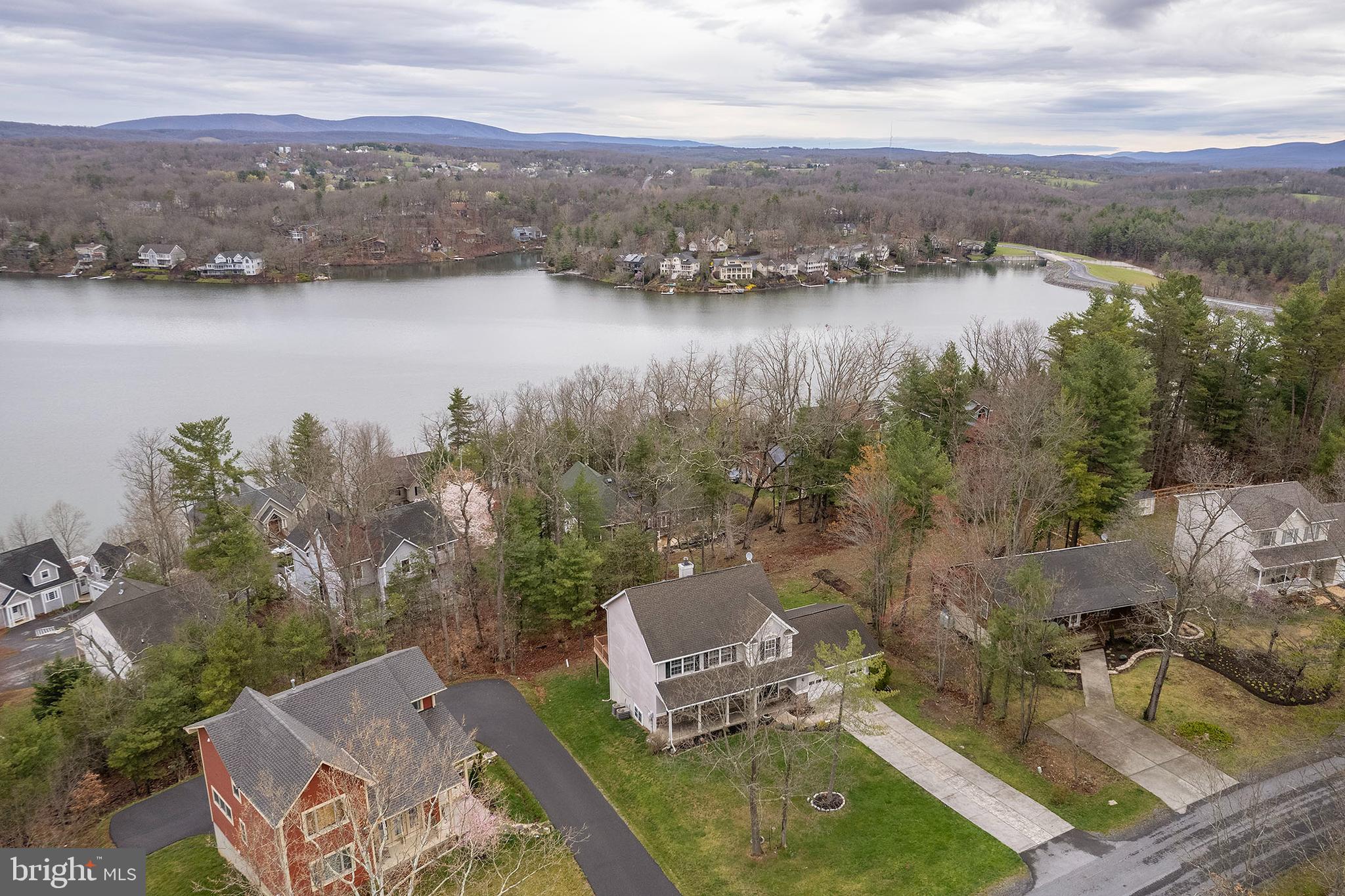 LAKE HOLIDAY ESTATES - Residential