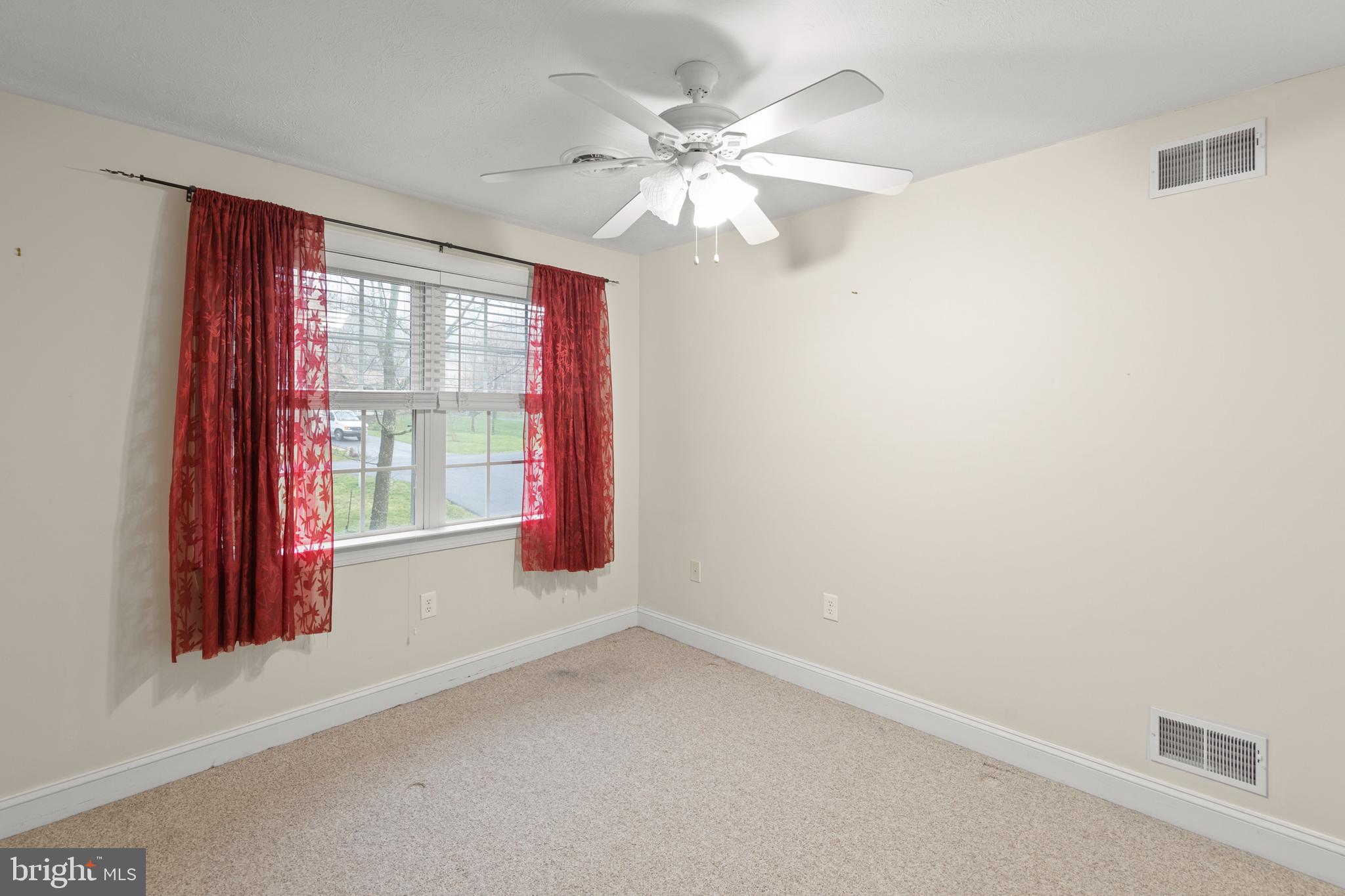 LAKE HOLIDAY ESTATES - Residential