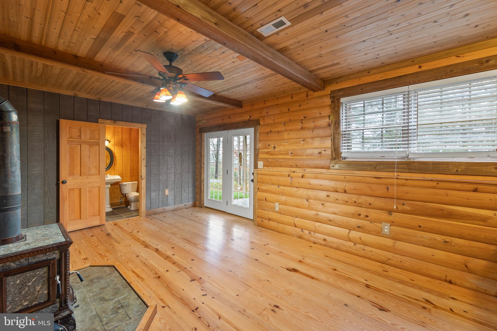 LAKE HOLIDAY ESTATES - Residential