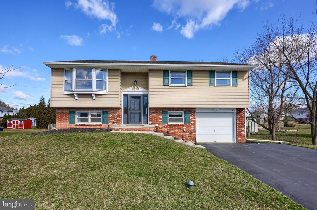 Photo of 453 Whitman Drive, Lancaster, PA 17601 (MLS # PALA2047740)