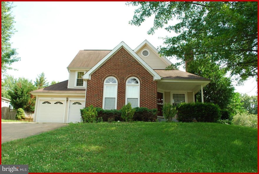 A great home in a great community! Open floor plan w/Bamboo hardwoods on Main Lvl & LL.  Vaulted ceiling in LR/DR w/FP and large deck off DR.  Main Lvl BR w/full BA. Kitchen w/SS appliances & table space. UL w/loft, MBR w/twin closets.  Luxurious BA w/wpool tub and body sprays.  Fully finished LL w/Rec Rm, 4th BR, 3rd Full BA & walkout to large fenced yard.  Commuter bus at door.  Pool & tennis.