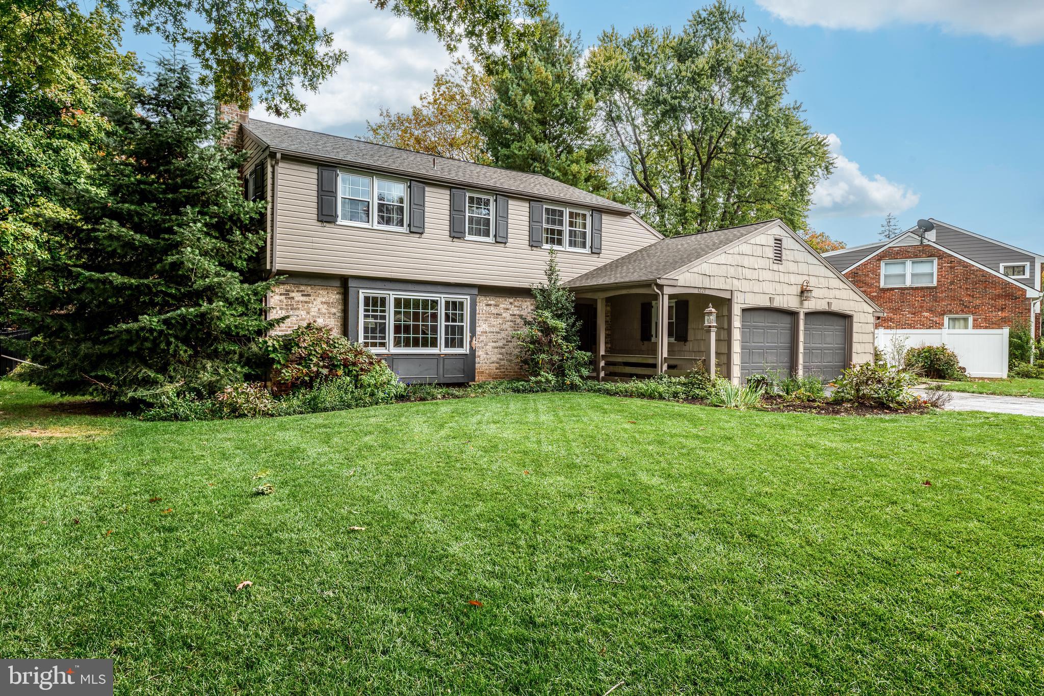 1221 COUNTRY CLUB DRIVE