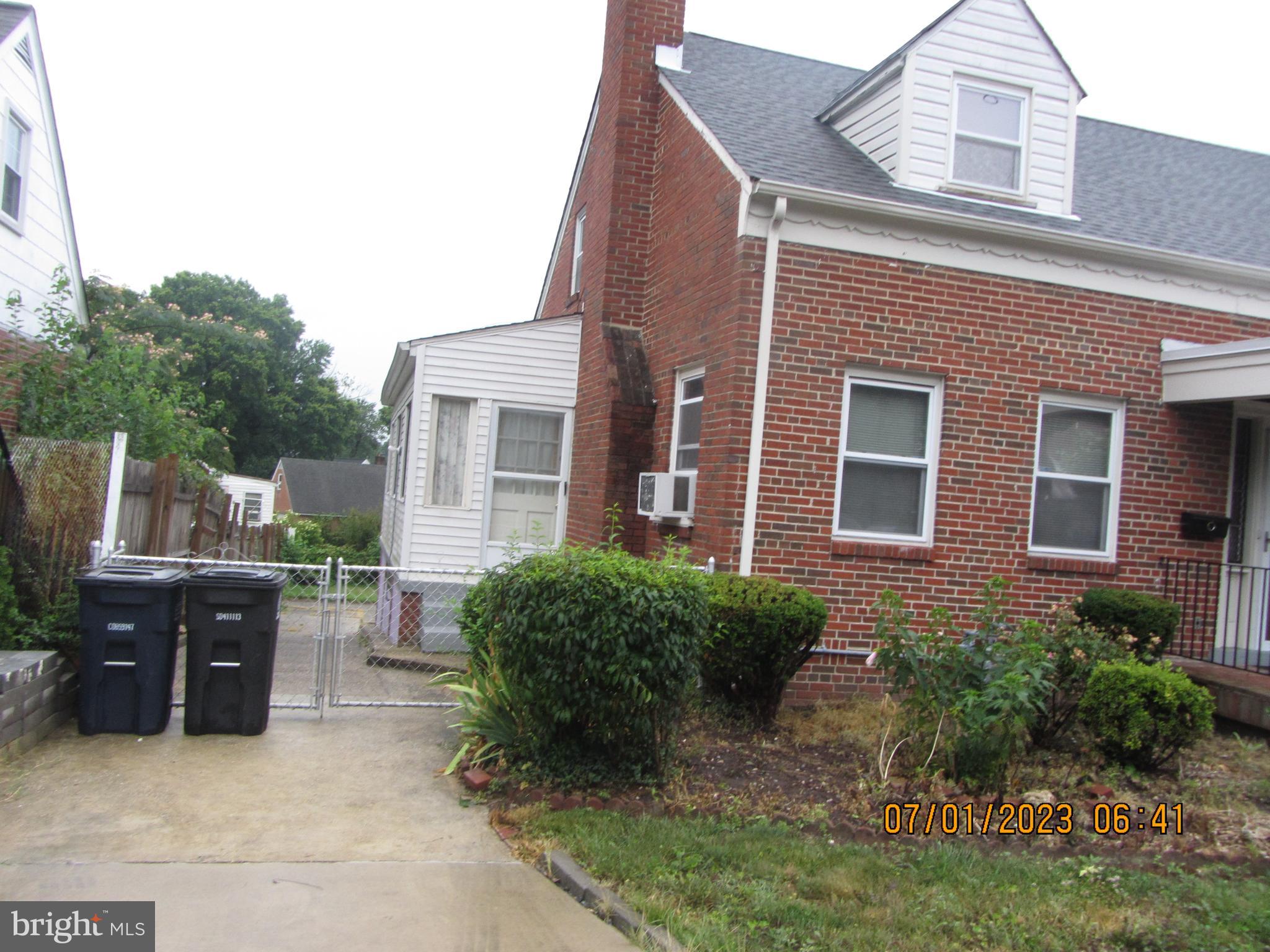 NORTH WOODRIDGE - Residential