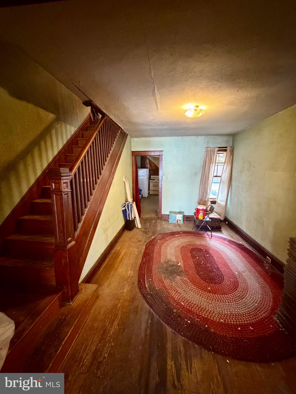 1112 W POPLAR STREET