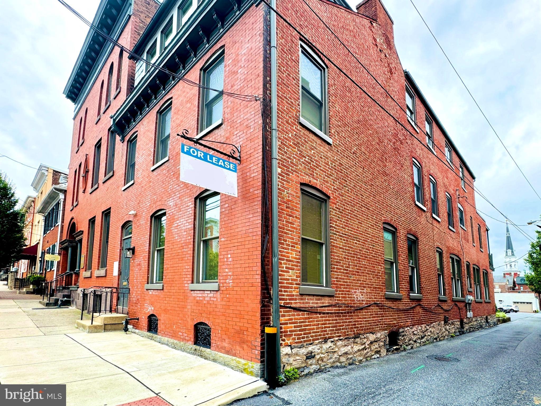 130 E CHESTNUT STREET 1ST FLOOR