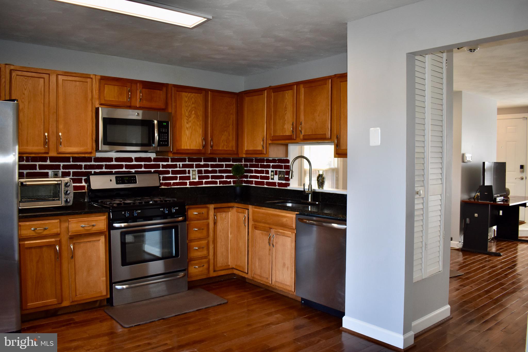 SARATOGA TOWNHOUSES - Residential